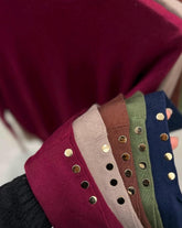 Pulls fin basiques Col V à boutons dorés