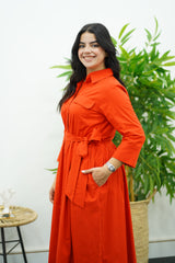 Robe rouge brique à coupe fluide