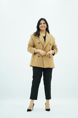 Manteau court camel à double boutonnage