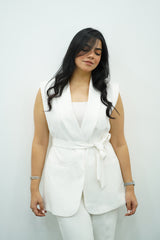Gilet sans manches blanc avec ceinture đ€âš
