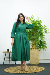 Robe midi vert émeraude à ceinture