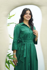 Robe midi vert émeraude à ceinture