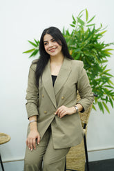 Tailleur kaki- Élégance Moderne