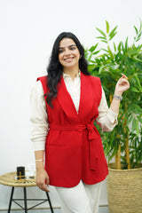 Gilet sans manches ceinturé – rouge