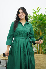 Robe midi vert émeraude à ceinture