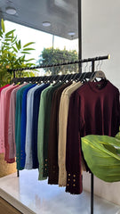 Pulls fin basiques col rond à boutons doré