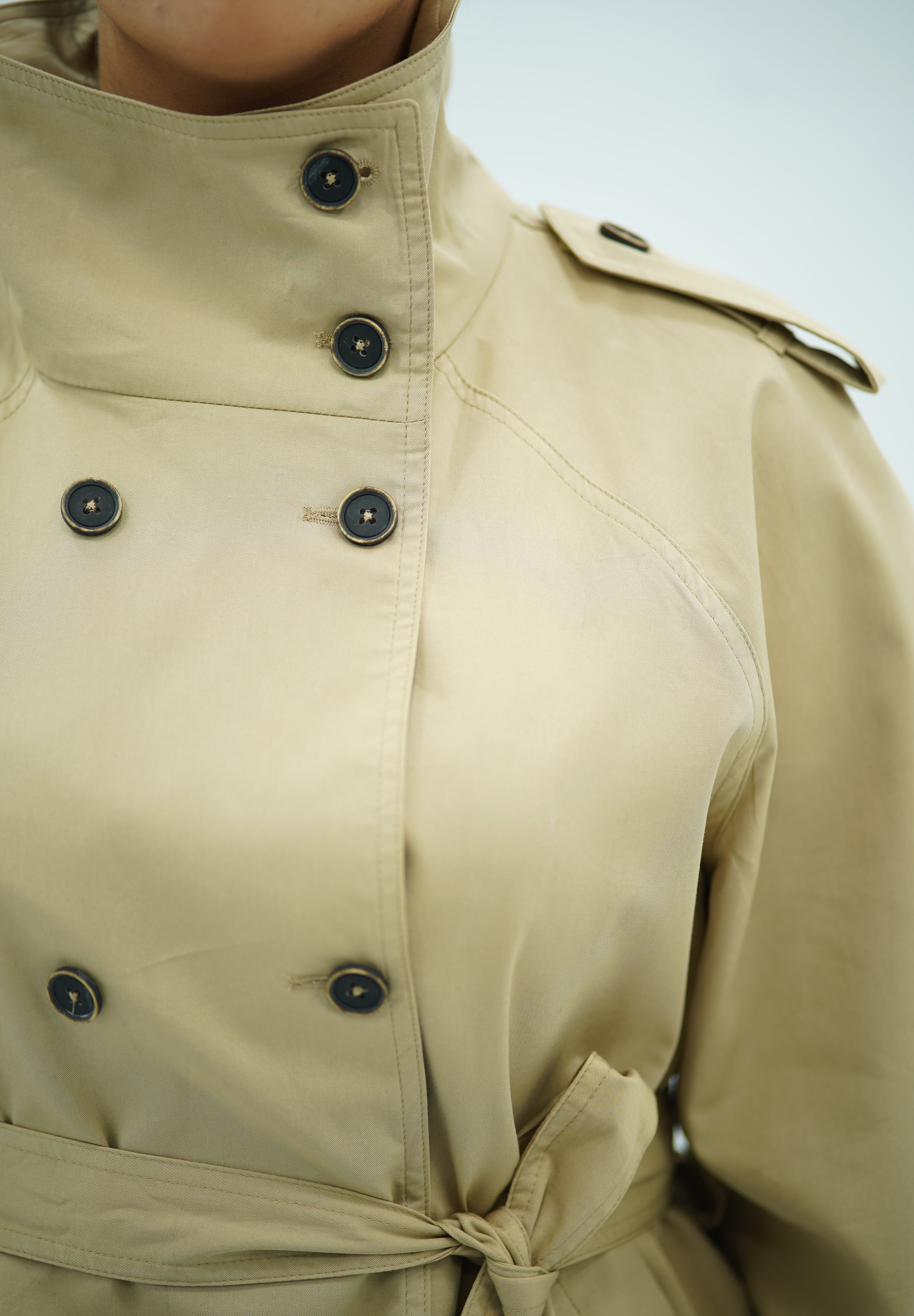 Trench beige à col montant