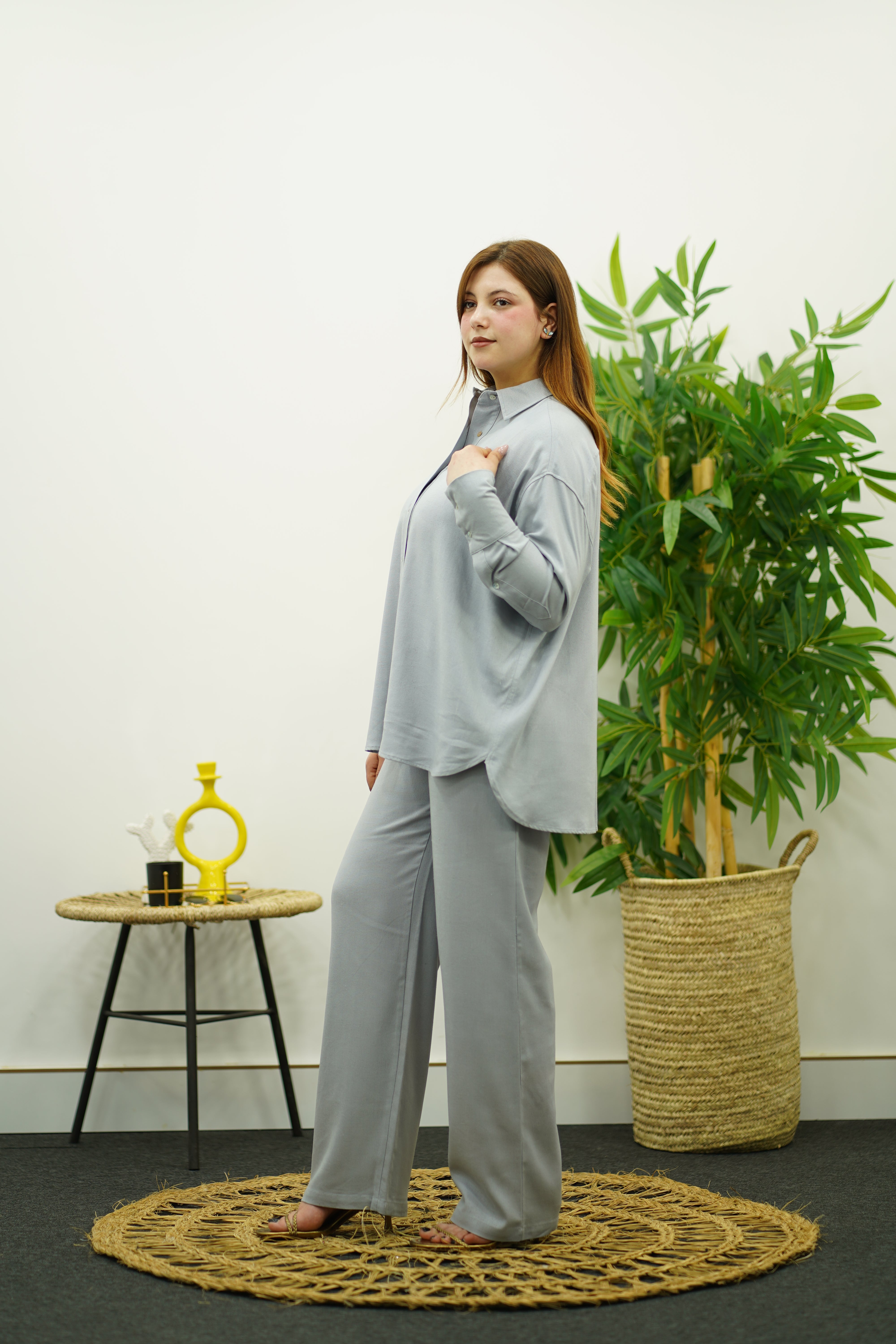 Ensemble gris en Lin chemise & pantalon – Élégance décontractée