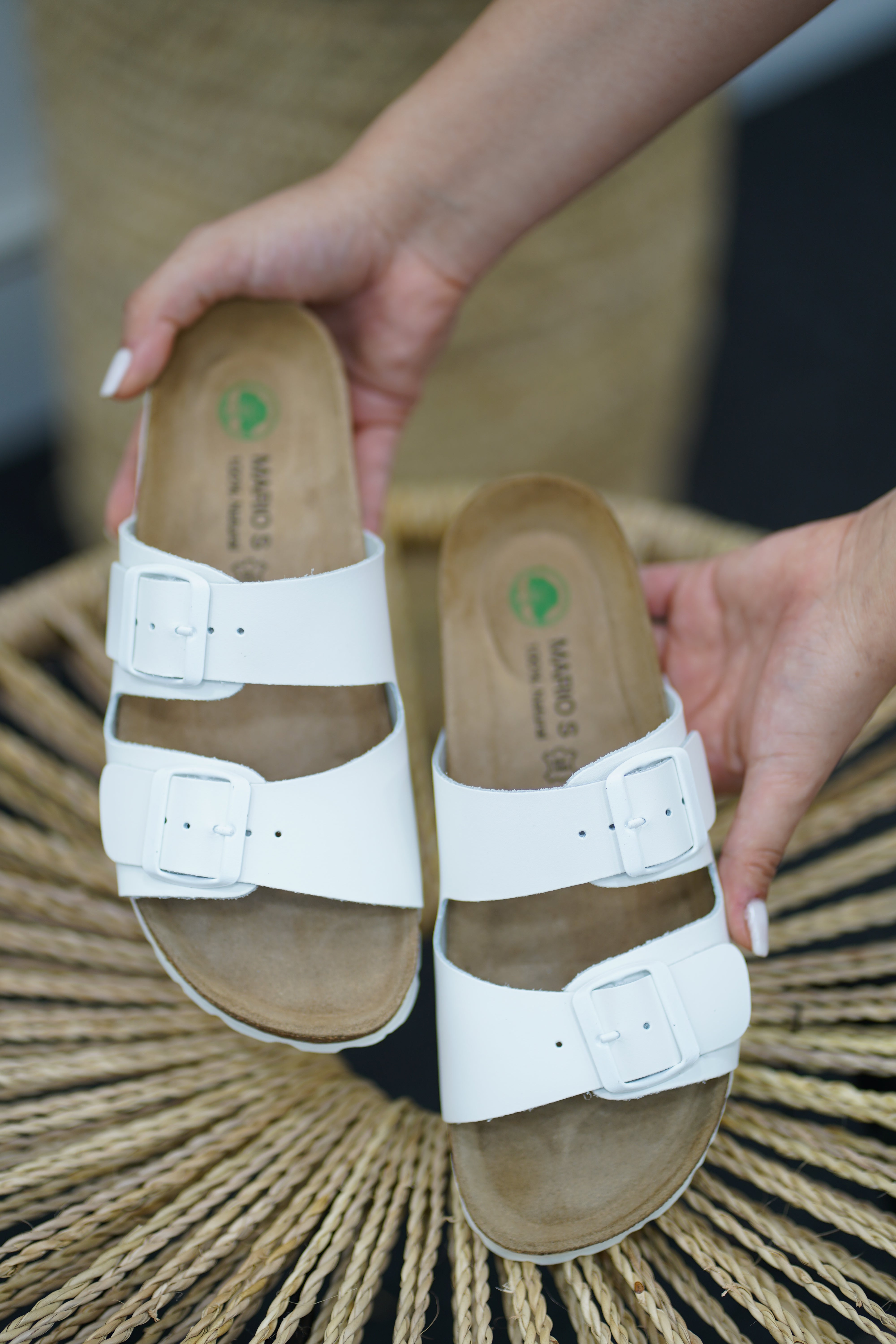 Sandales à boucles blanches– Confort et style au quotidien
