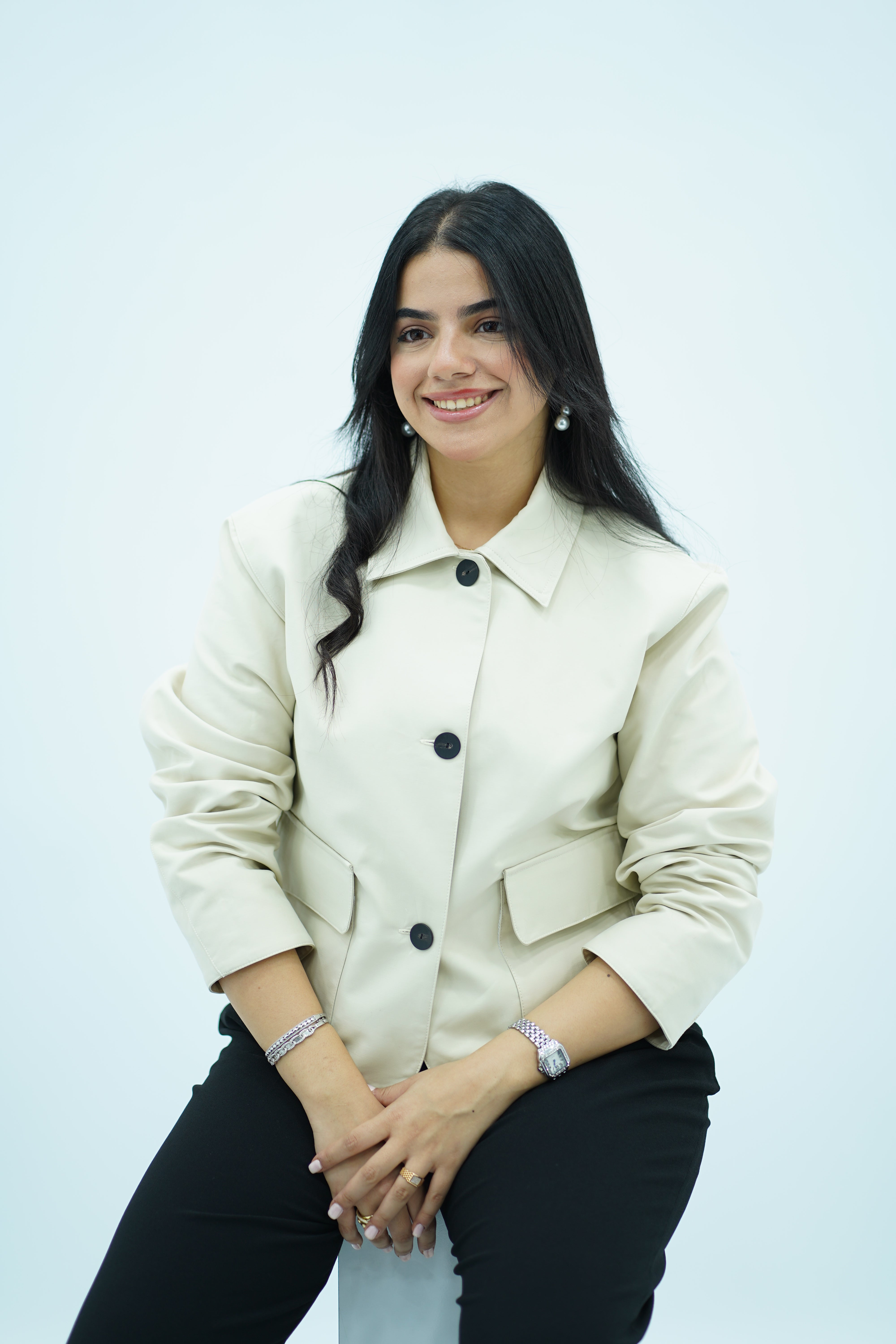 Trench Court Écru à Boutons Noirs