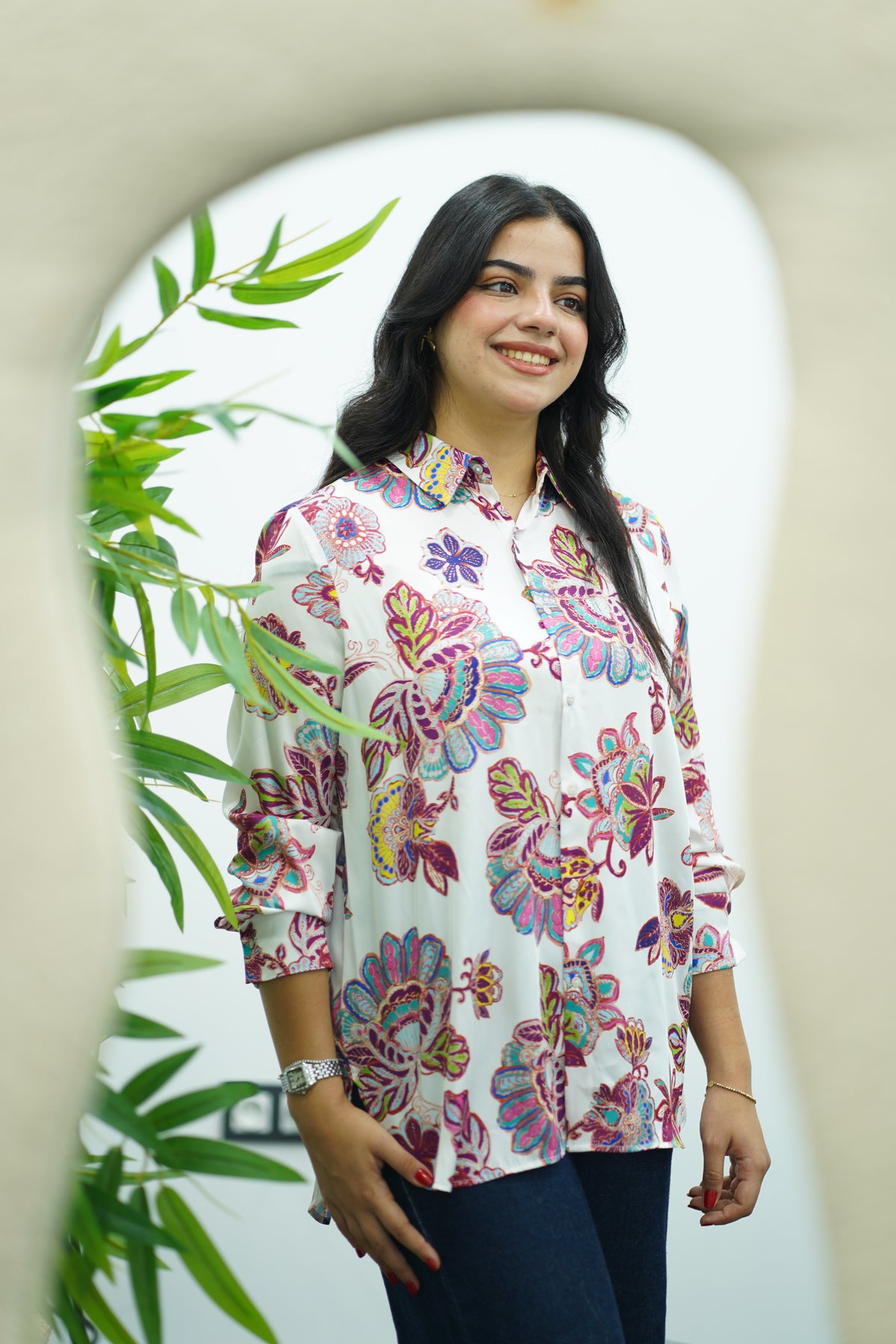 Chemise blanche à l’imprimé floral