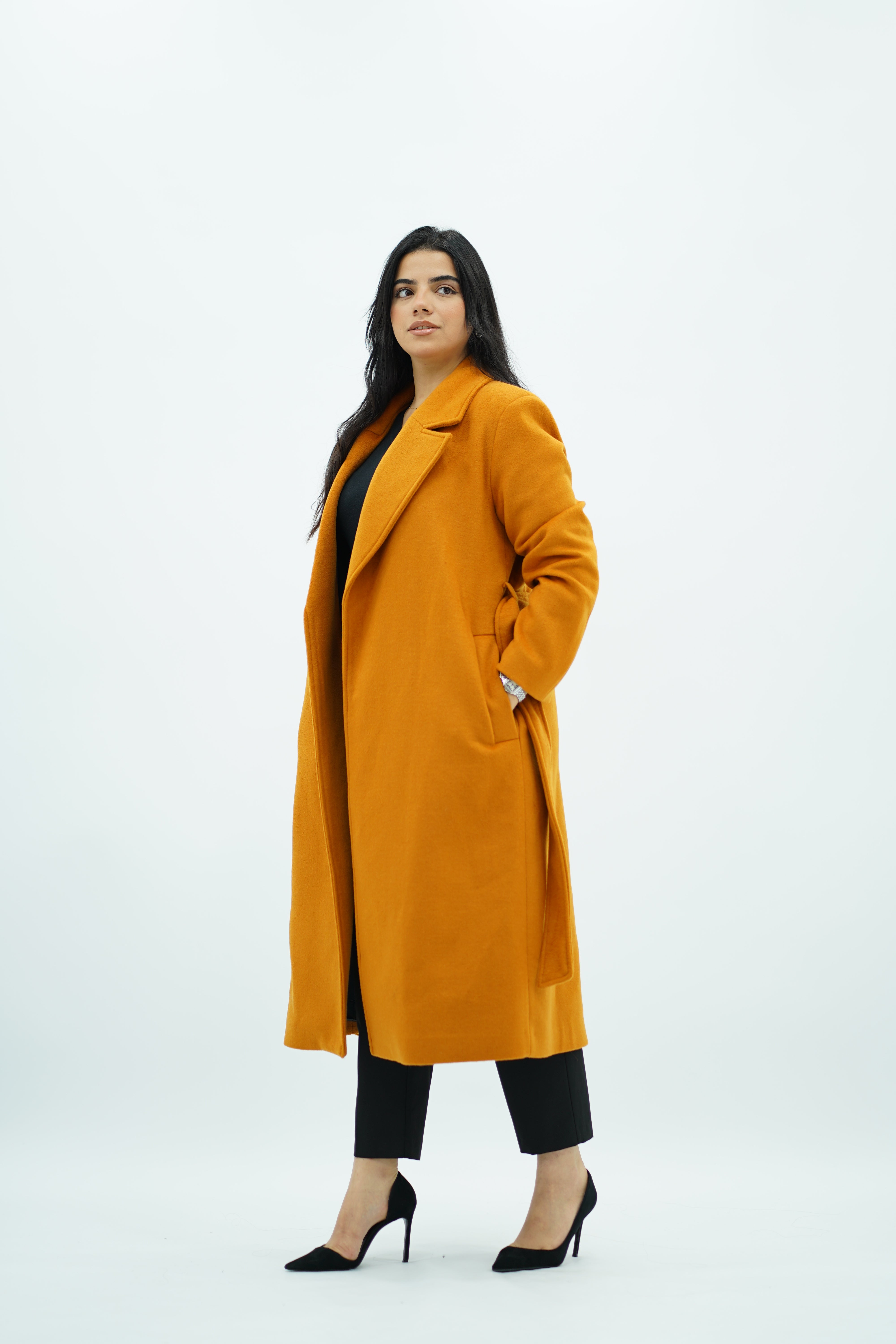 Manteau ajusté avec ceinture