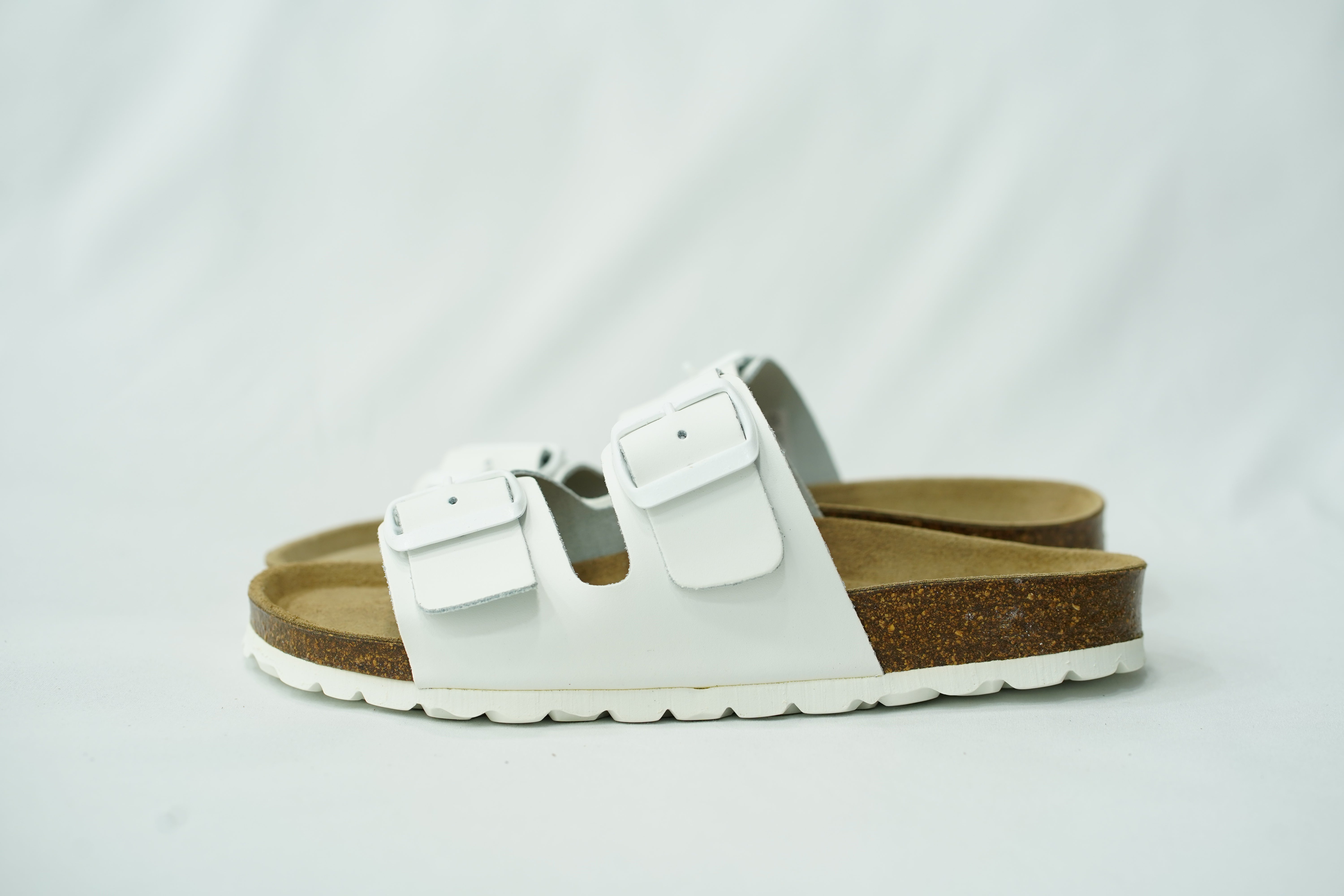 Sandales à boucles blanches– Confort et style au quotidien