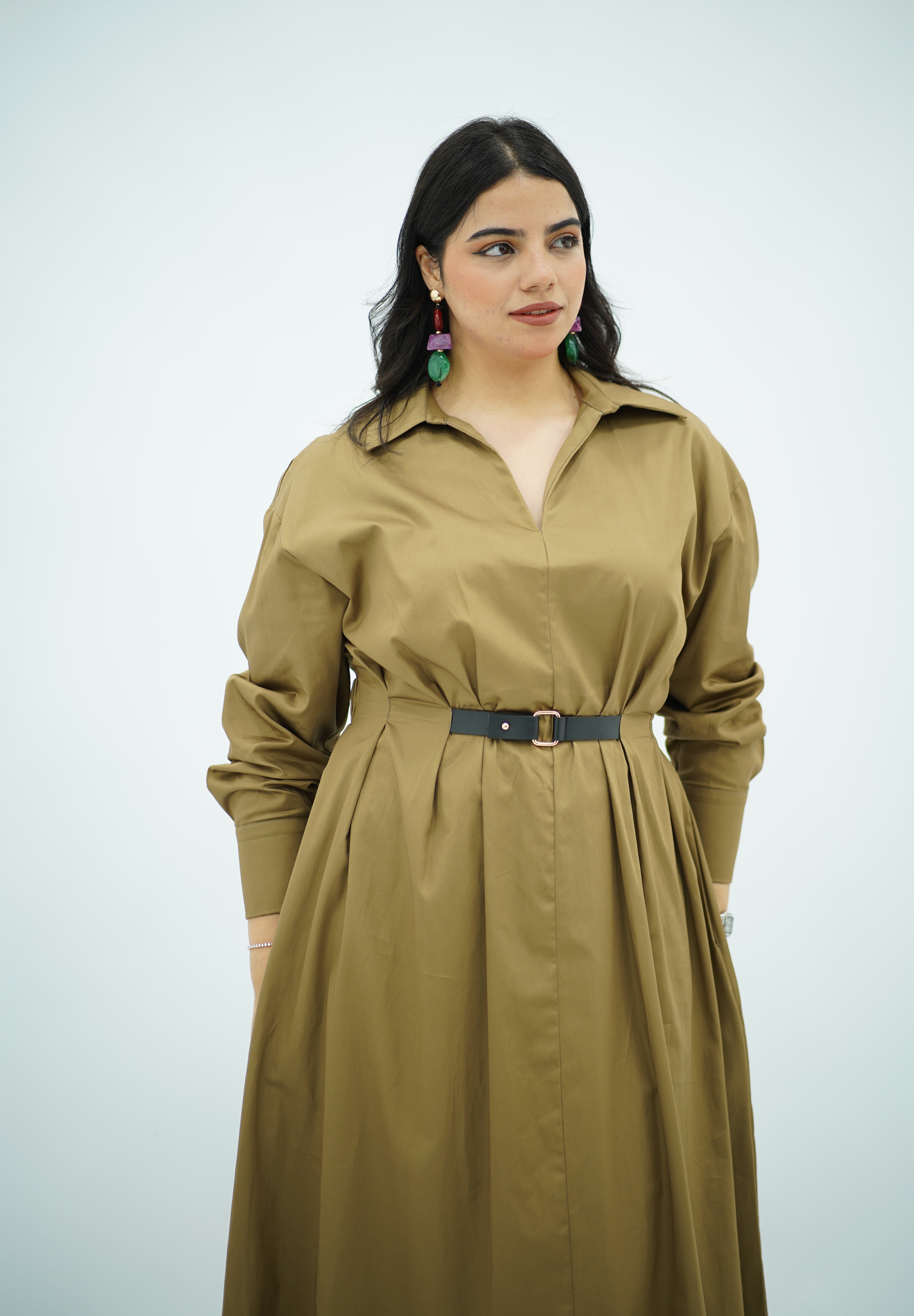 Robe chemise ceinturée vert olive