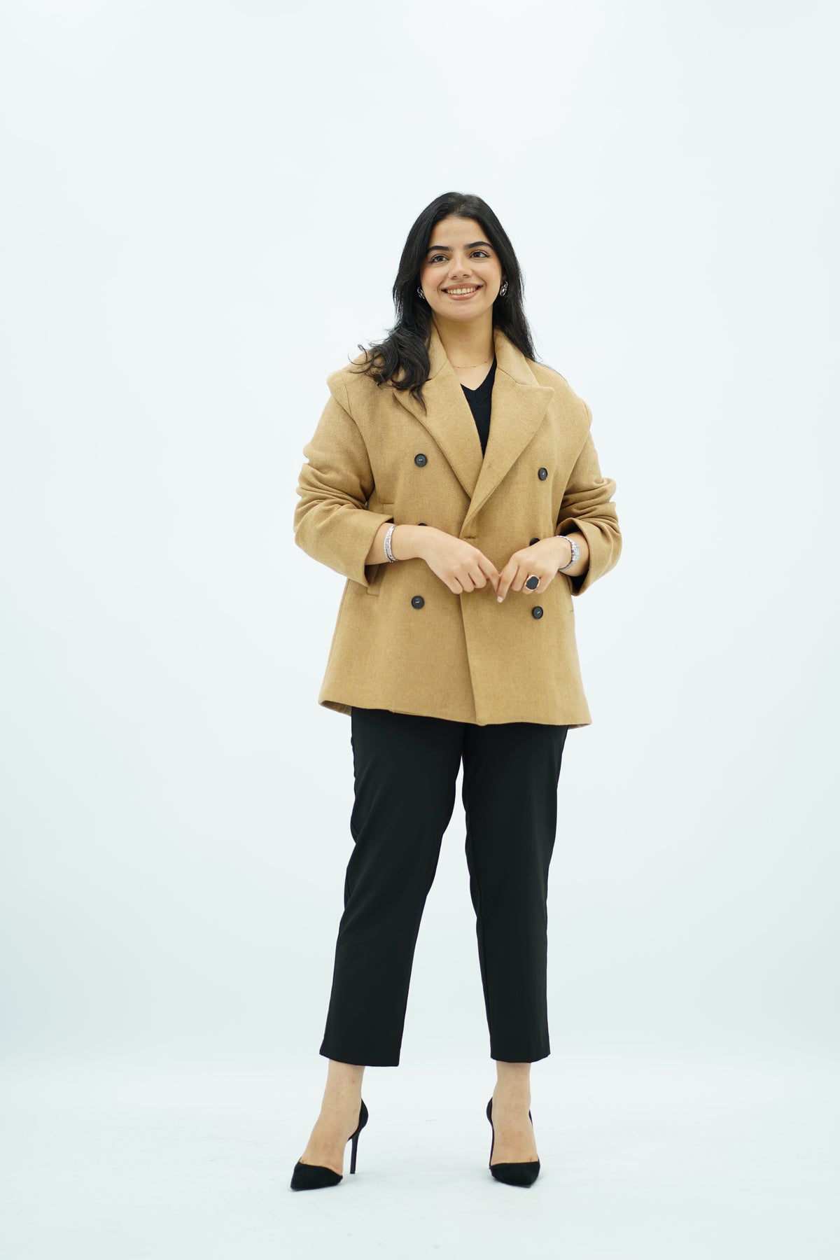 Manteau court camel à double boutonnage