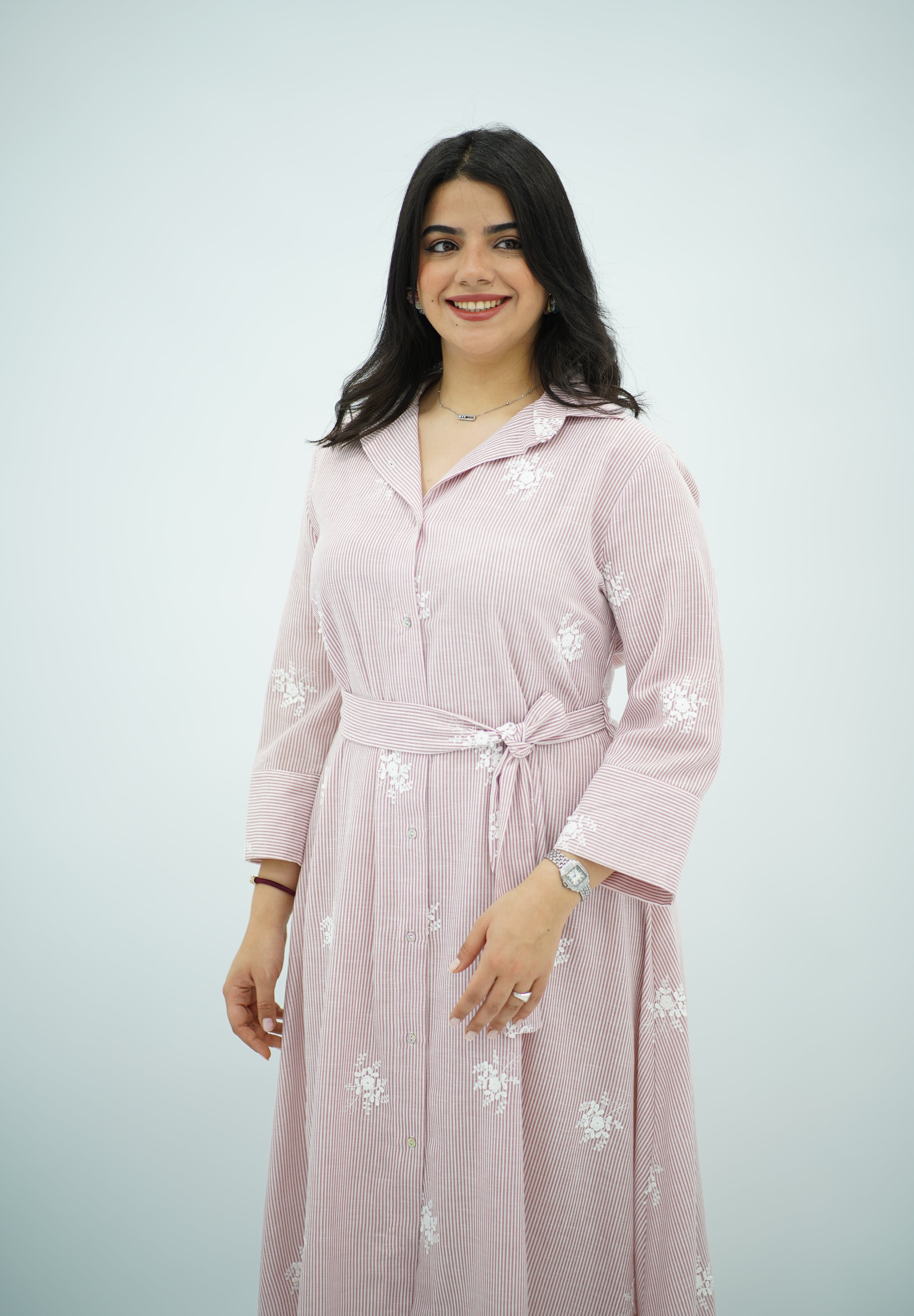 Robe chemise rose poudré brodée