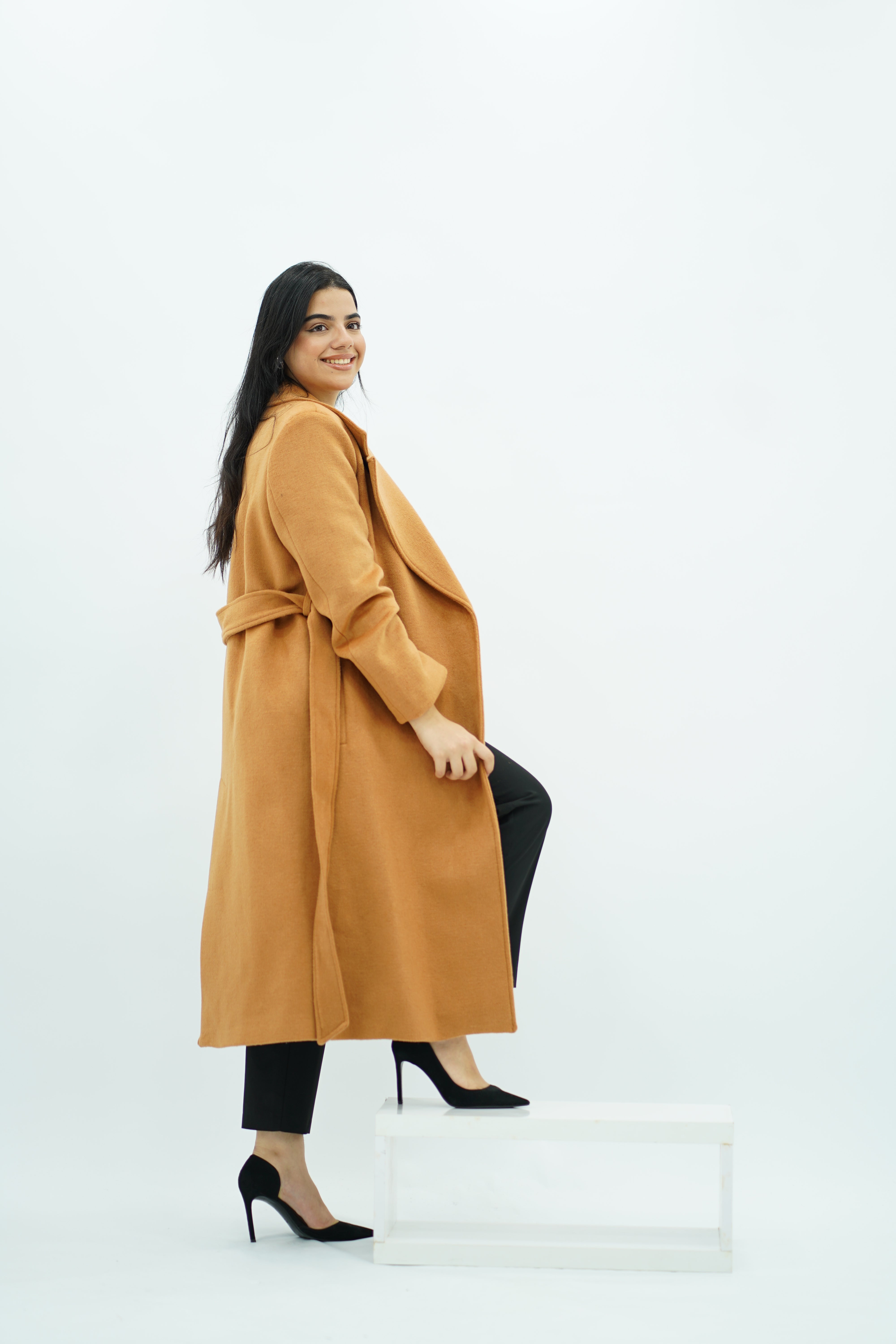 Manteau ajusté avec ceinture