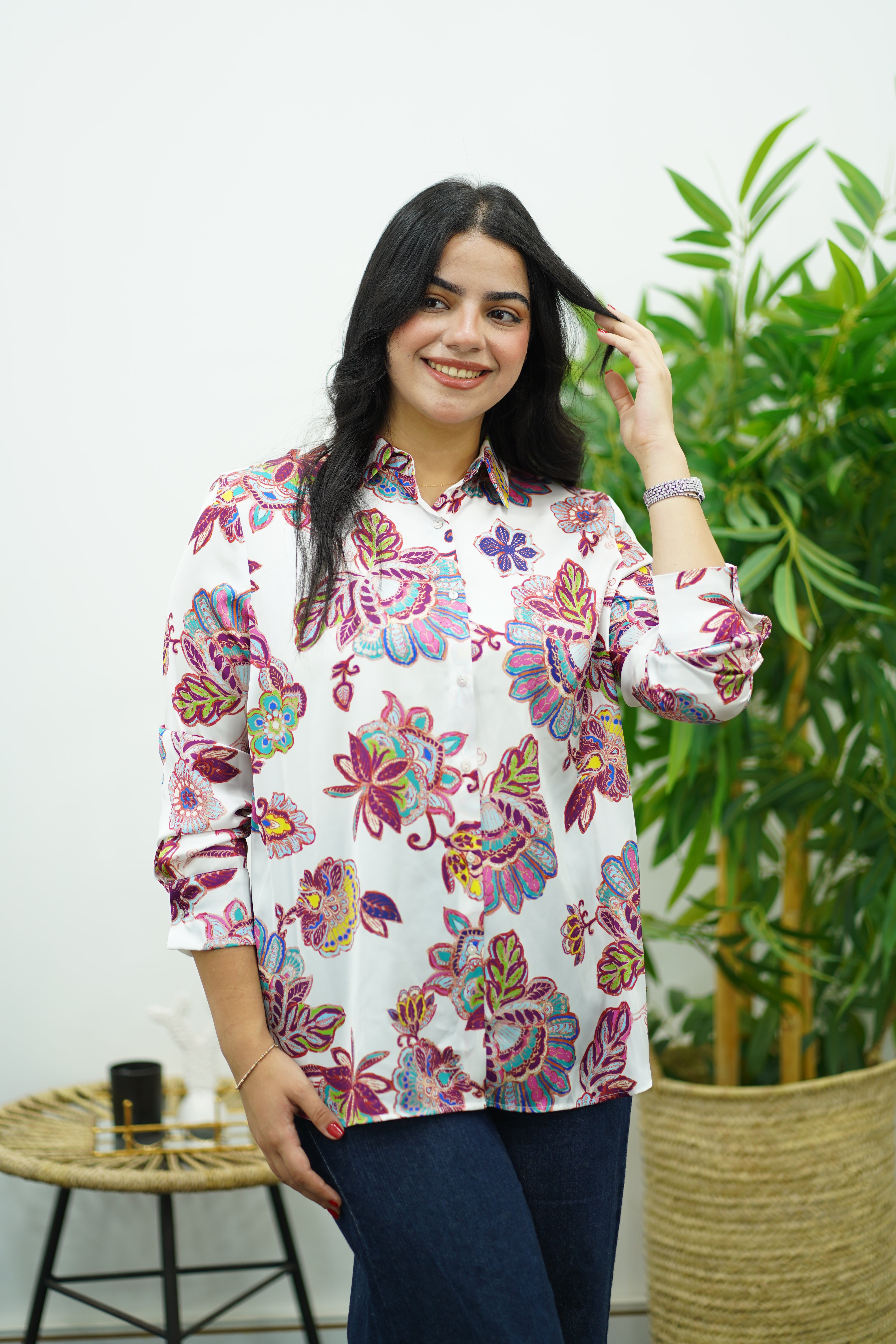 Chemise blanche à l’imprimé floral