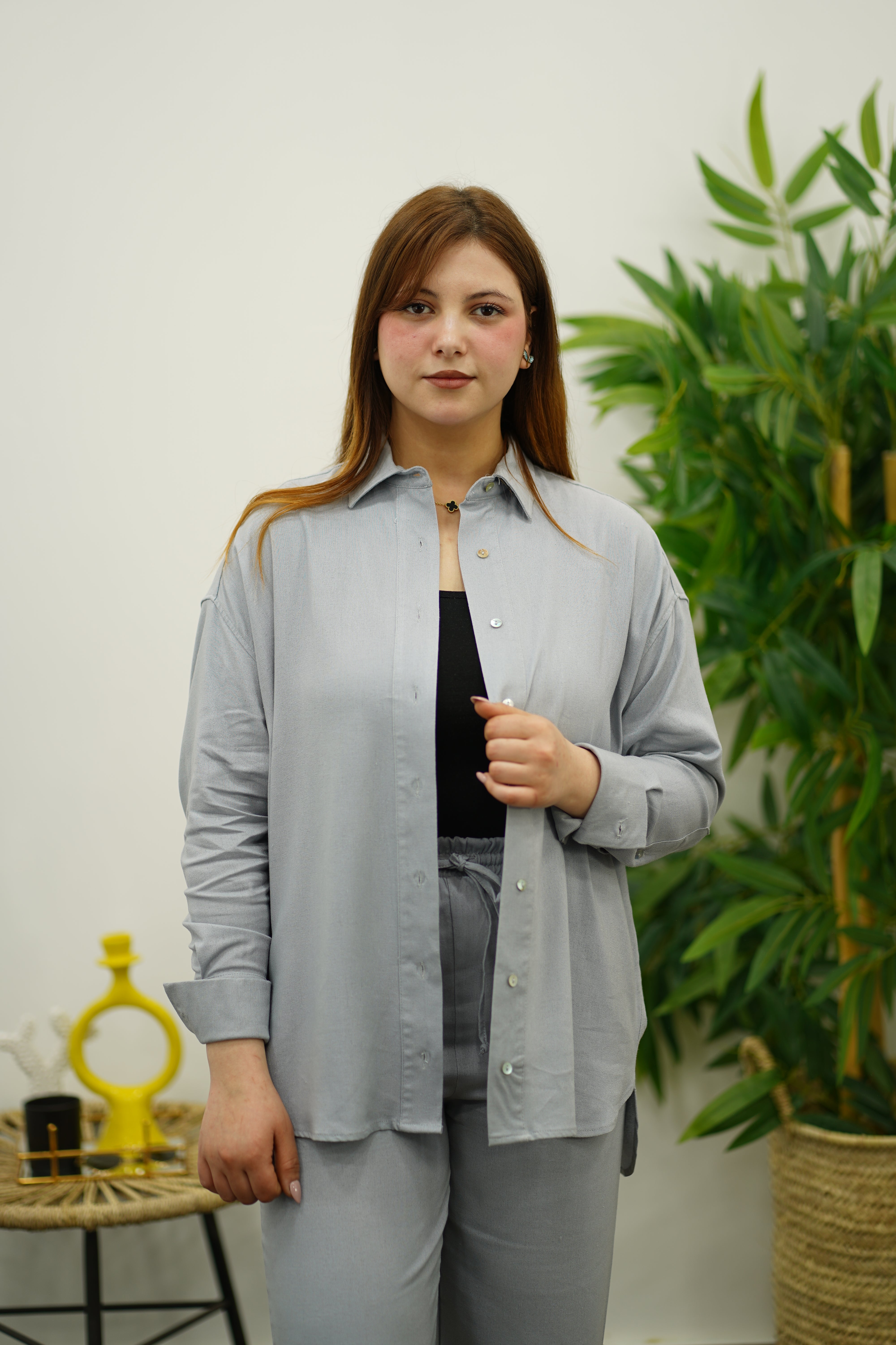 Ensemble gris en Lin chemise & pantalon – Élégance décontractée