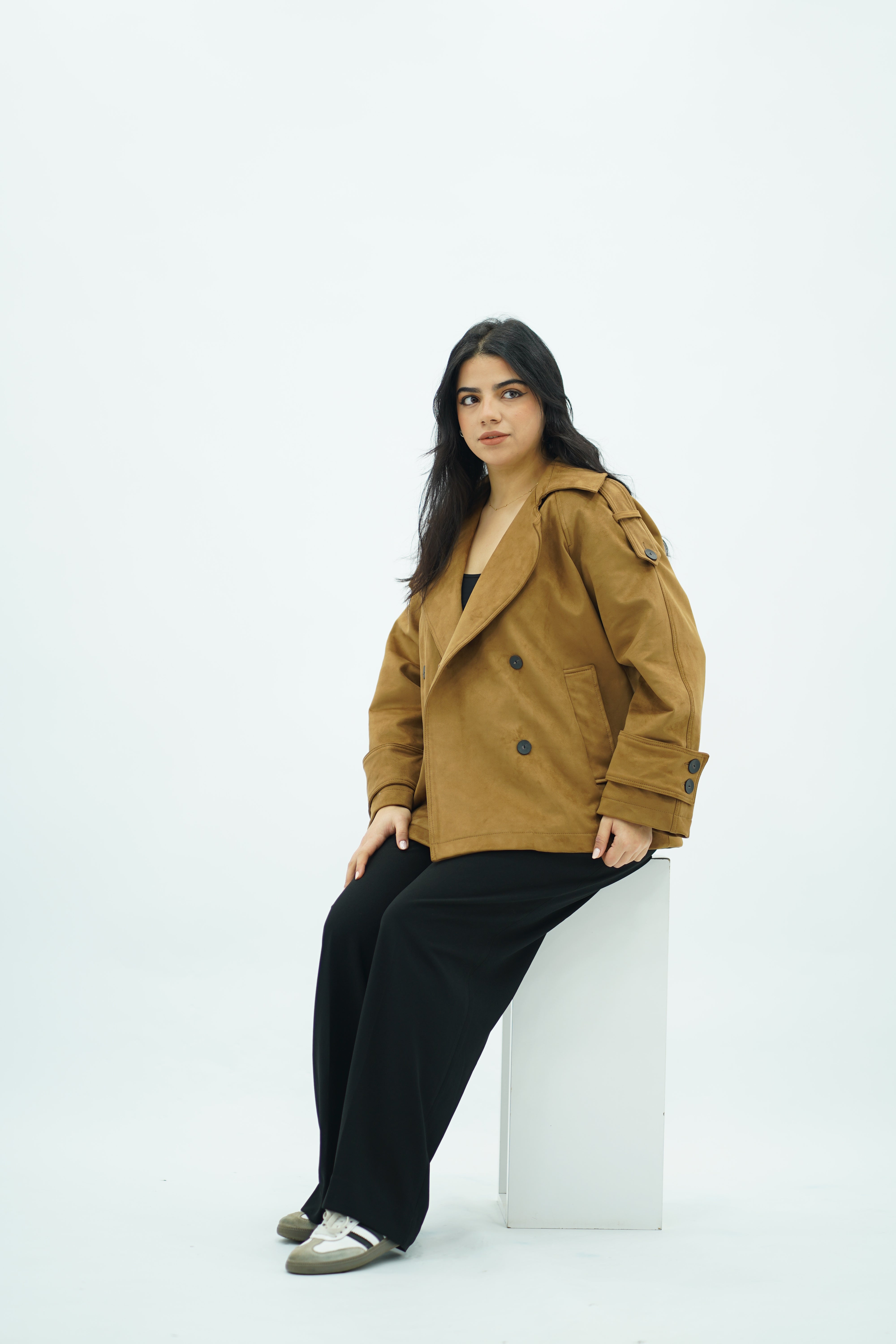 Trench court Camel en Faux Daim