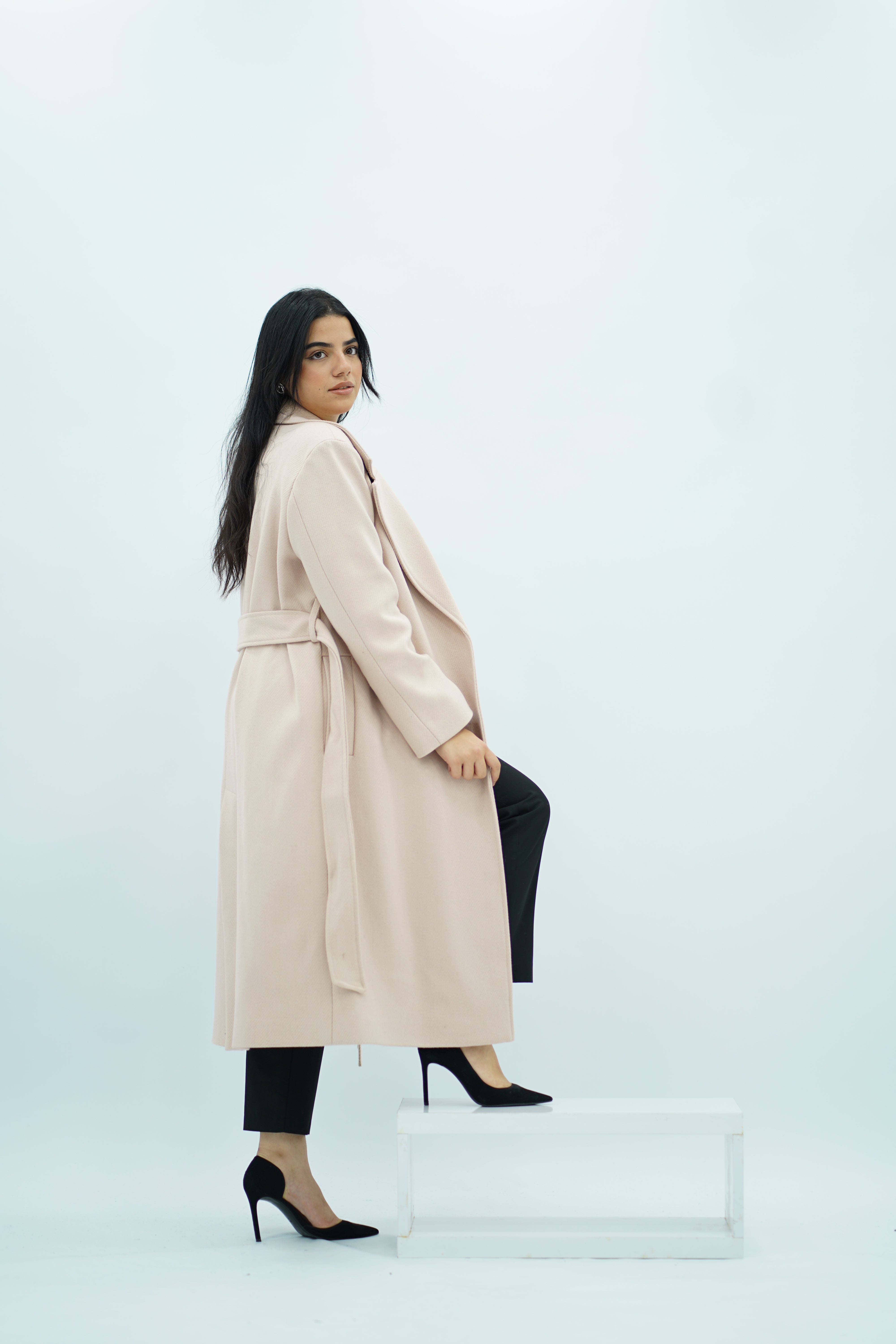 Manteau ajusté avec ceinture