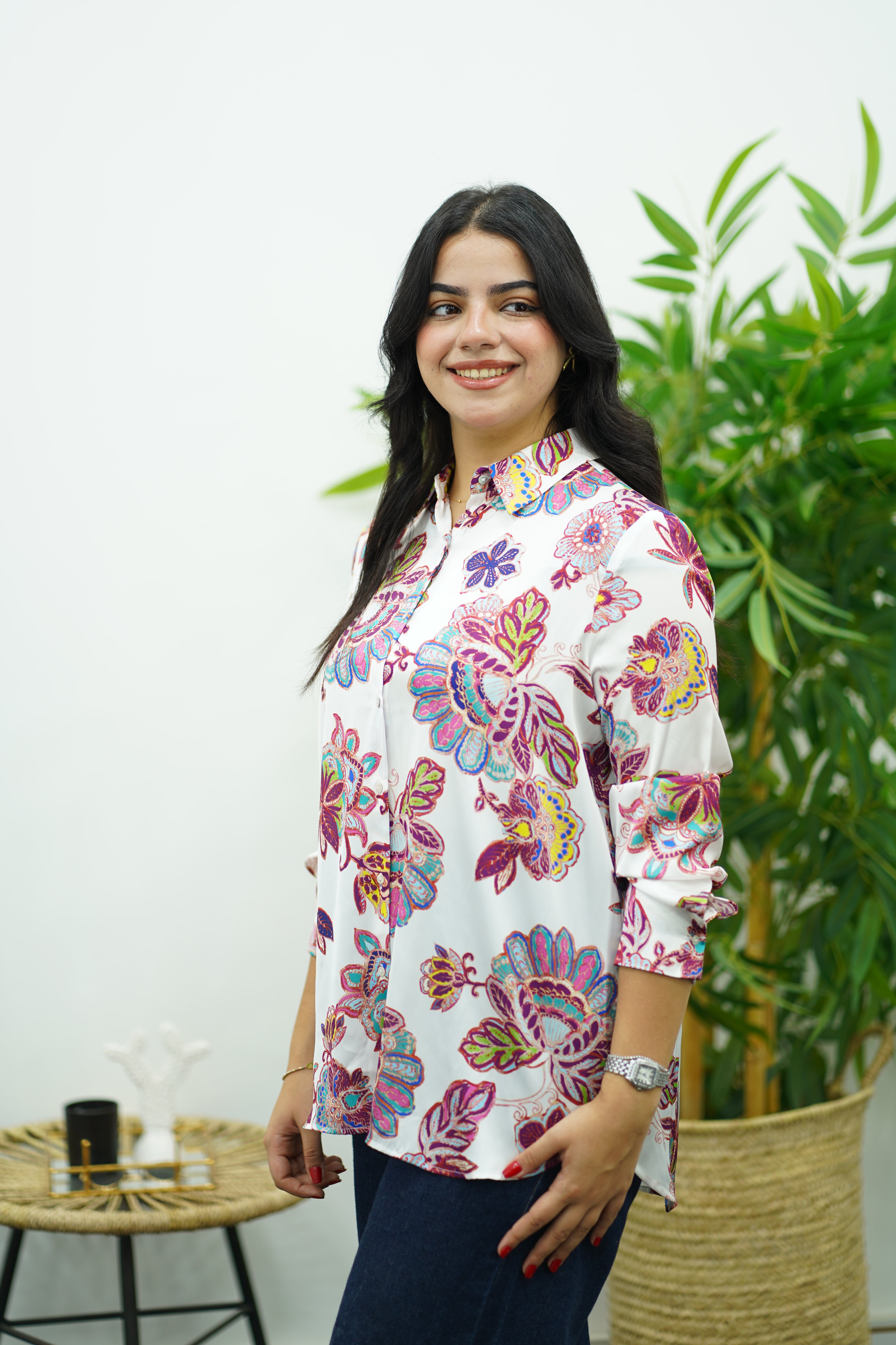 Chemise blanche à l’imprimé floral