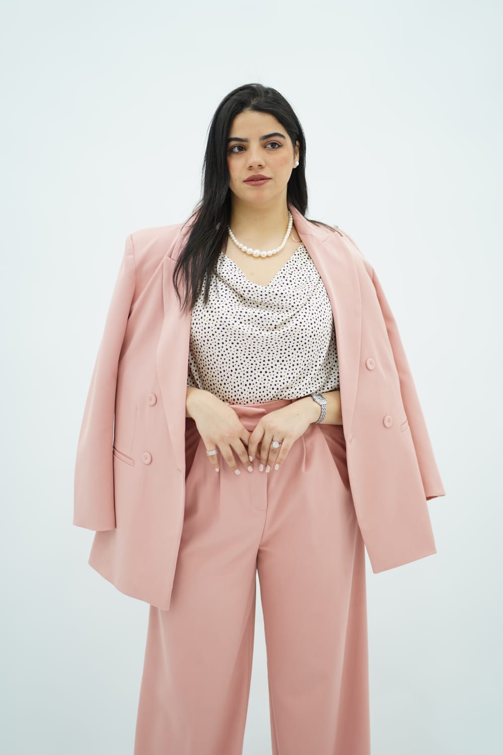 Tailleur Élégance Rosée – Coupe Fluide