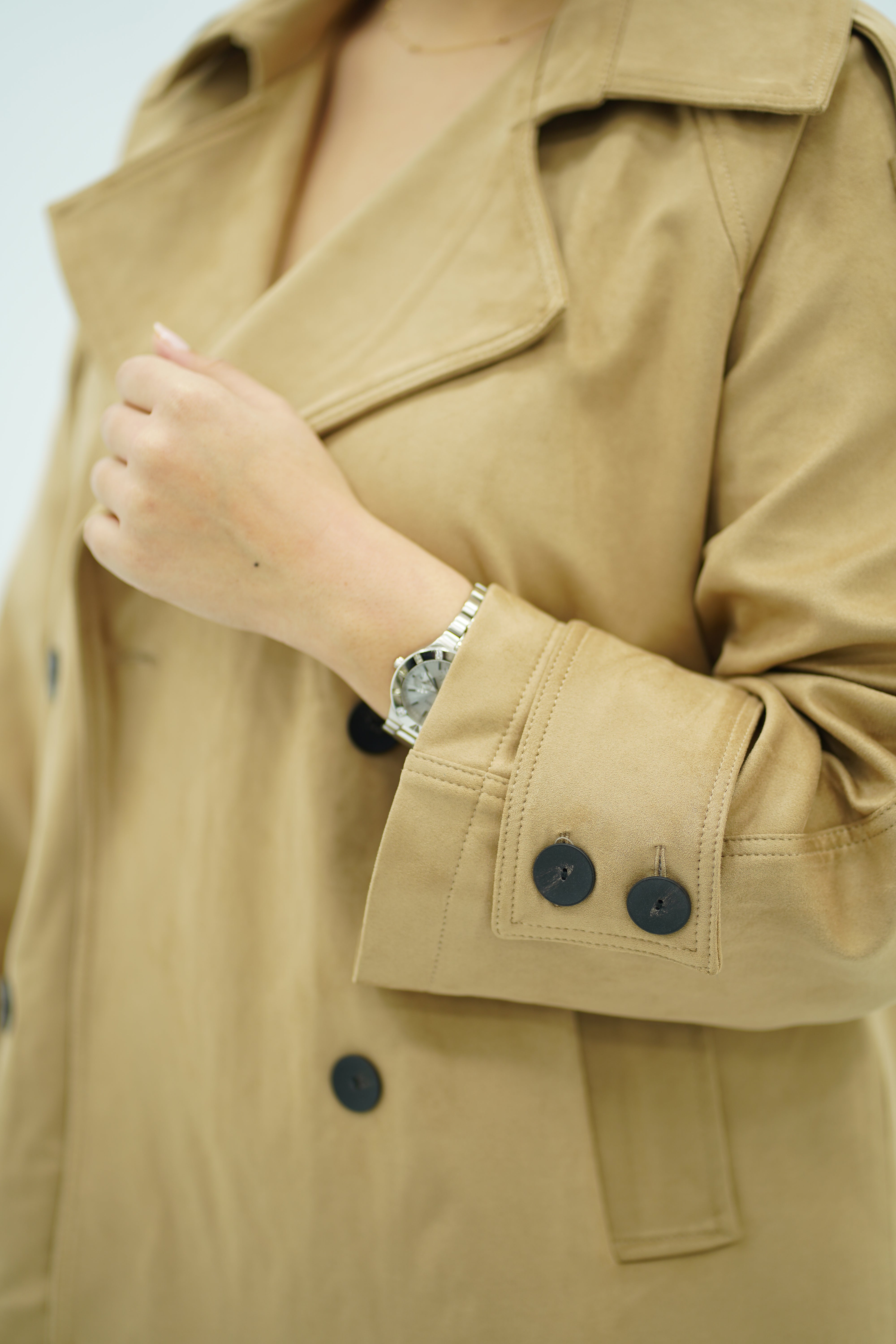 Trench court en faux daim