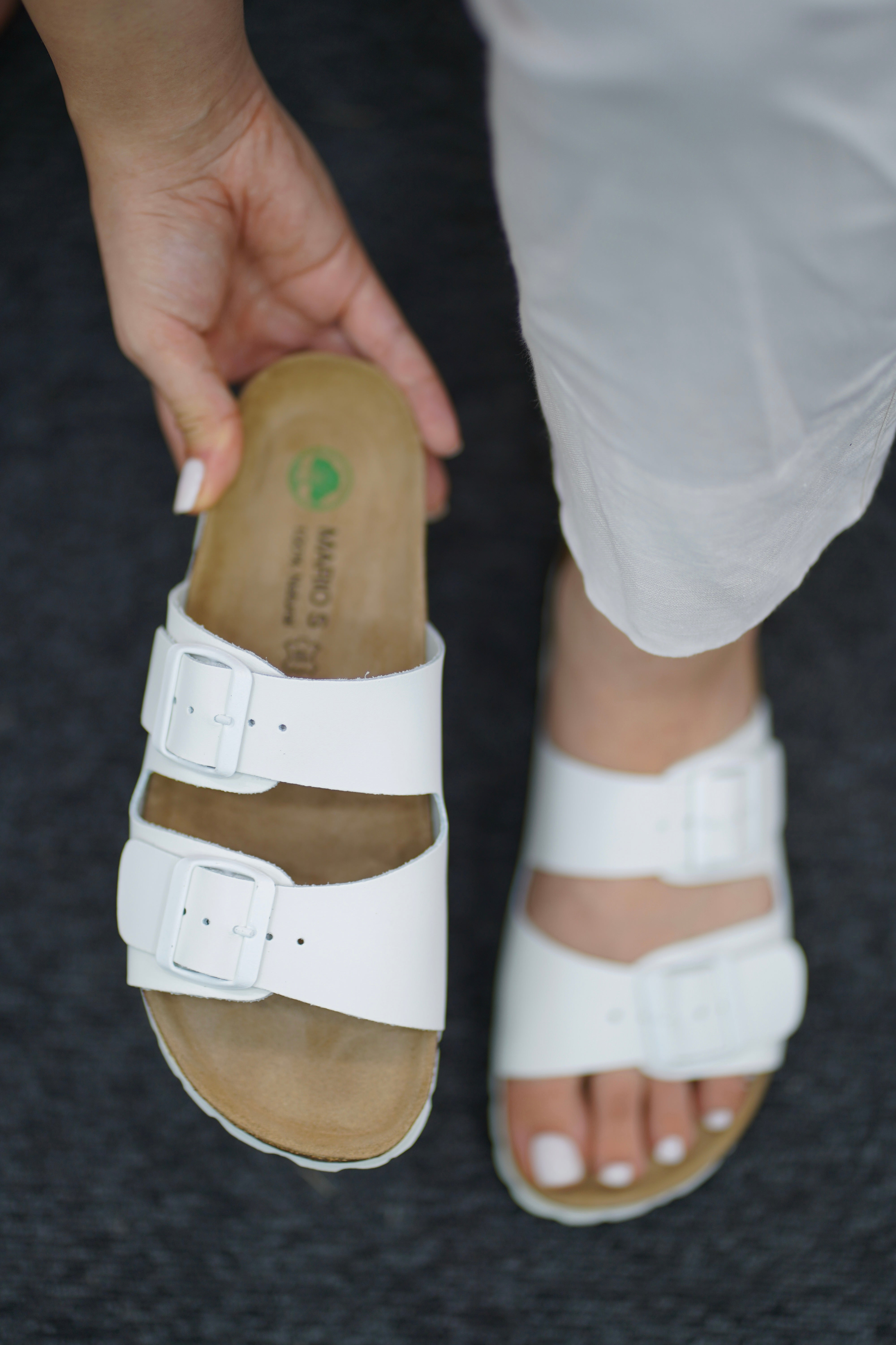 Sandales à boucles blanches– Confort et style au quotidien