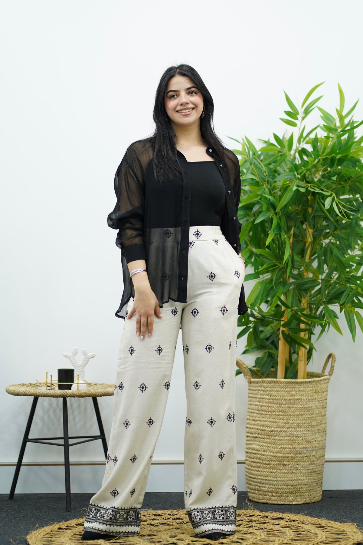 Pantalon en lin brodé noir