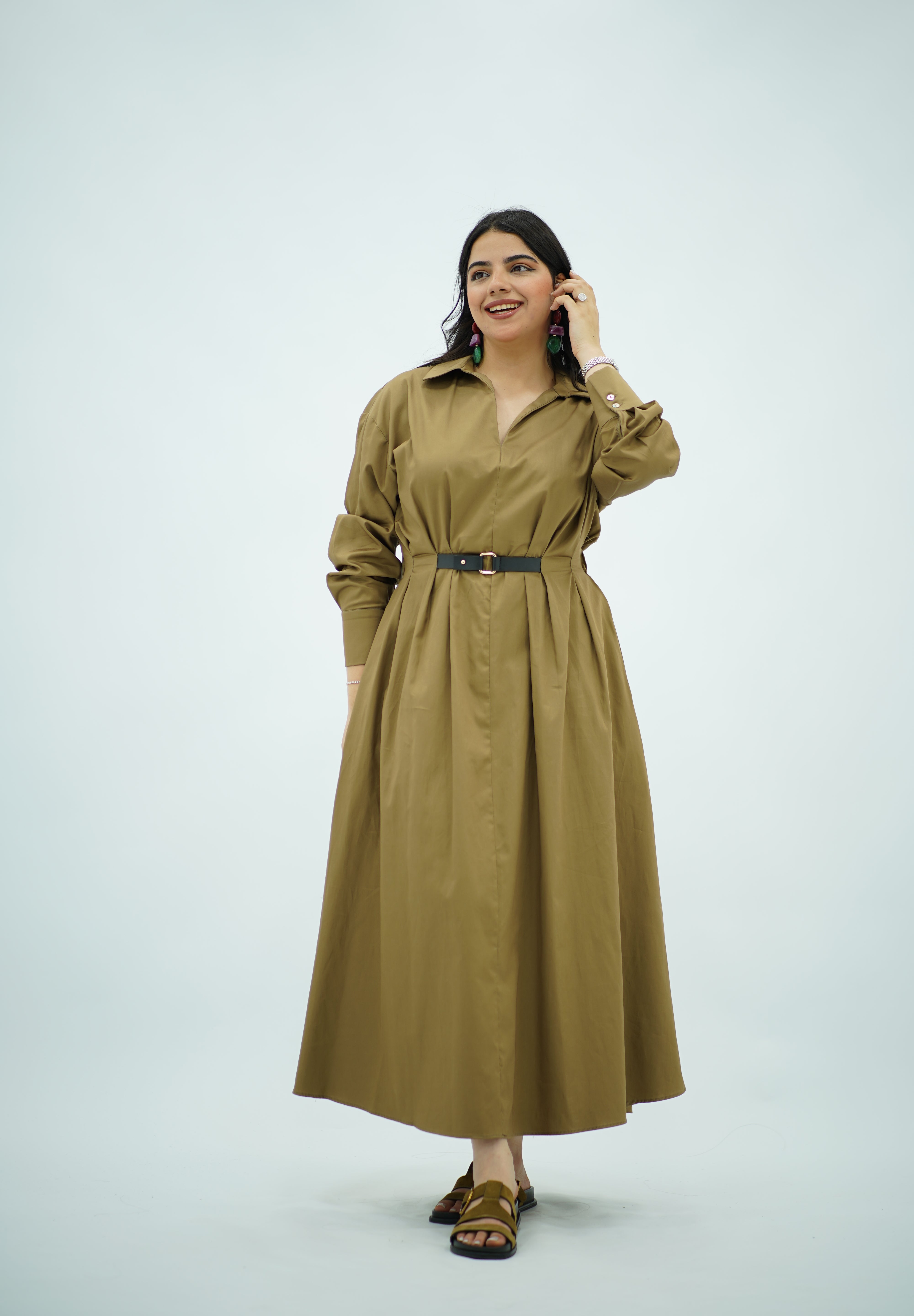 Robe chemise ceinturée vert olive