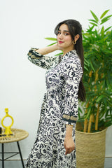Robe Blanche et Noir Élégante avec Ceinture