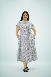 Robe midi imprimée avec ceinture