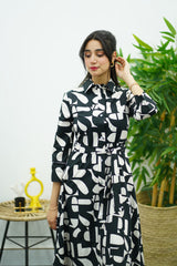 Robe Noire et Blanche Élégante avec Ceinture – Chic Intemporel