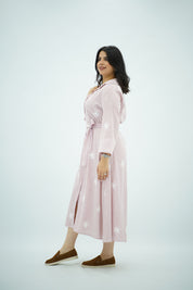 Robe chemise rose poudré brodée