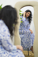 Robe Imprimée Florale Blanche et Bleu Ciel avec Ceinture – Chic Intemporel
