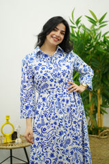 Robe Imprimée Florale Blanche et Bleu Ciel avec Ceinture – Chic Intemporel