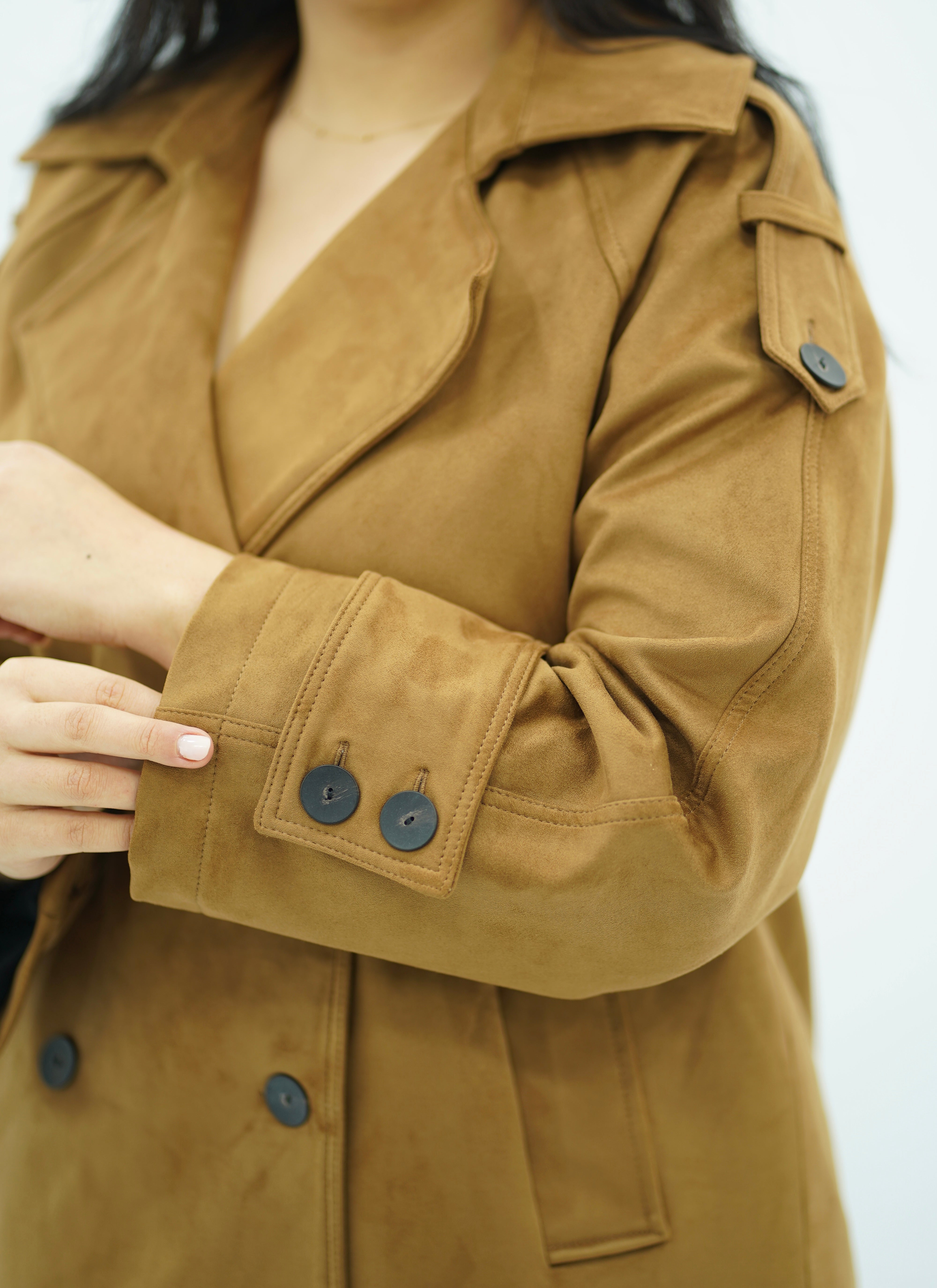 Trench court Camel en Faux Daim
