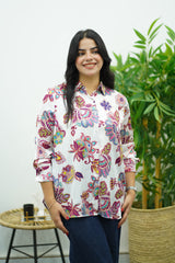 Chemise blanche à l’imprimé floral
