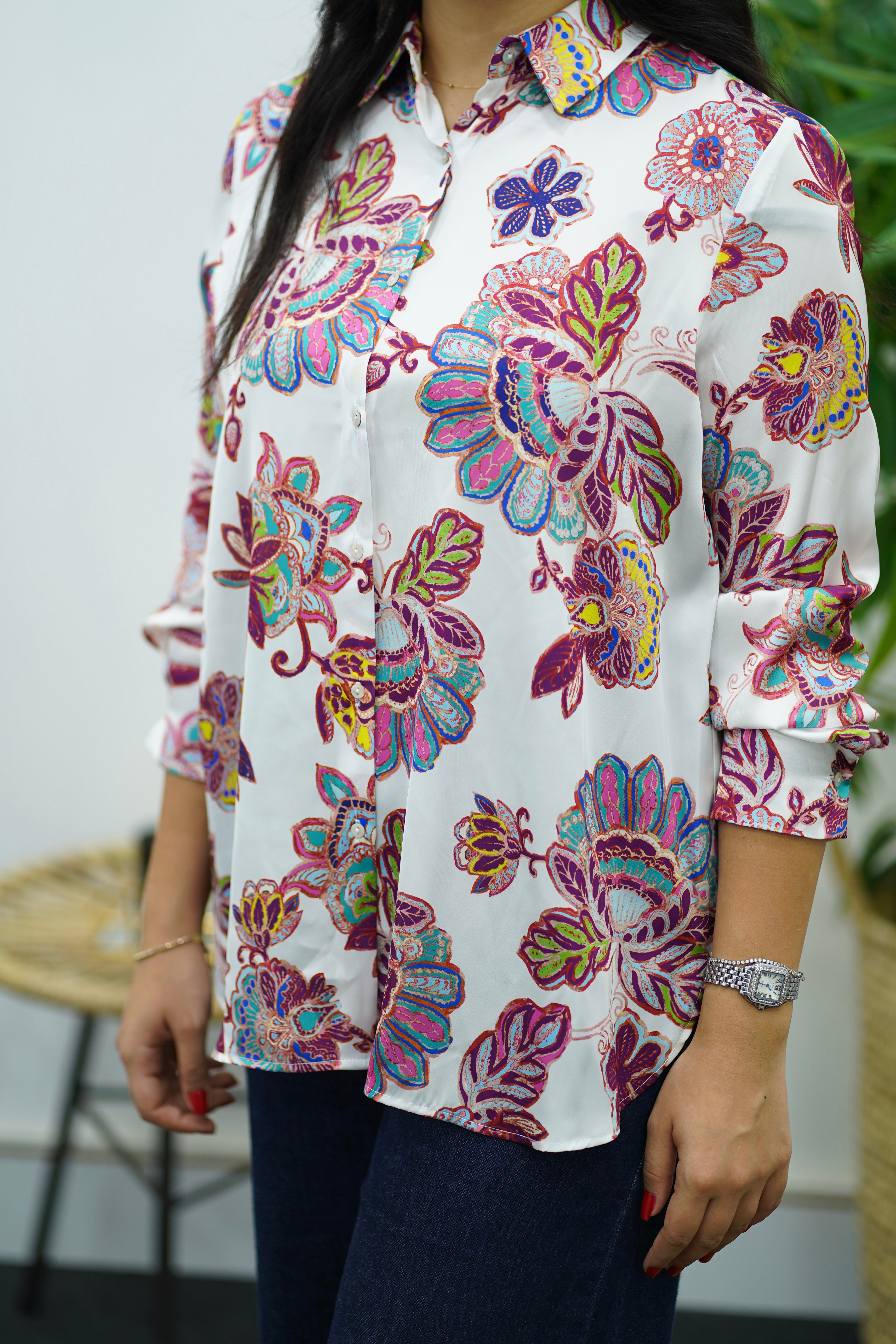 Chemise blanche à l’imprimé floral
