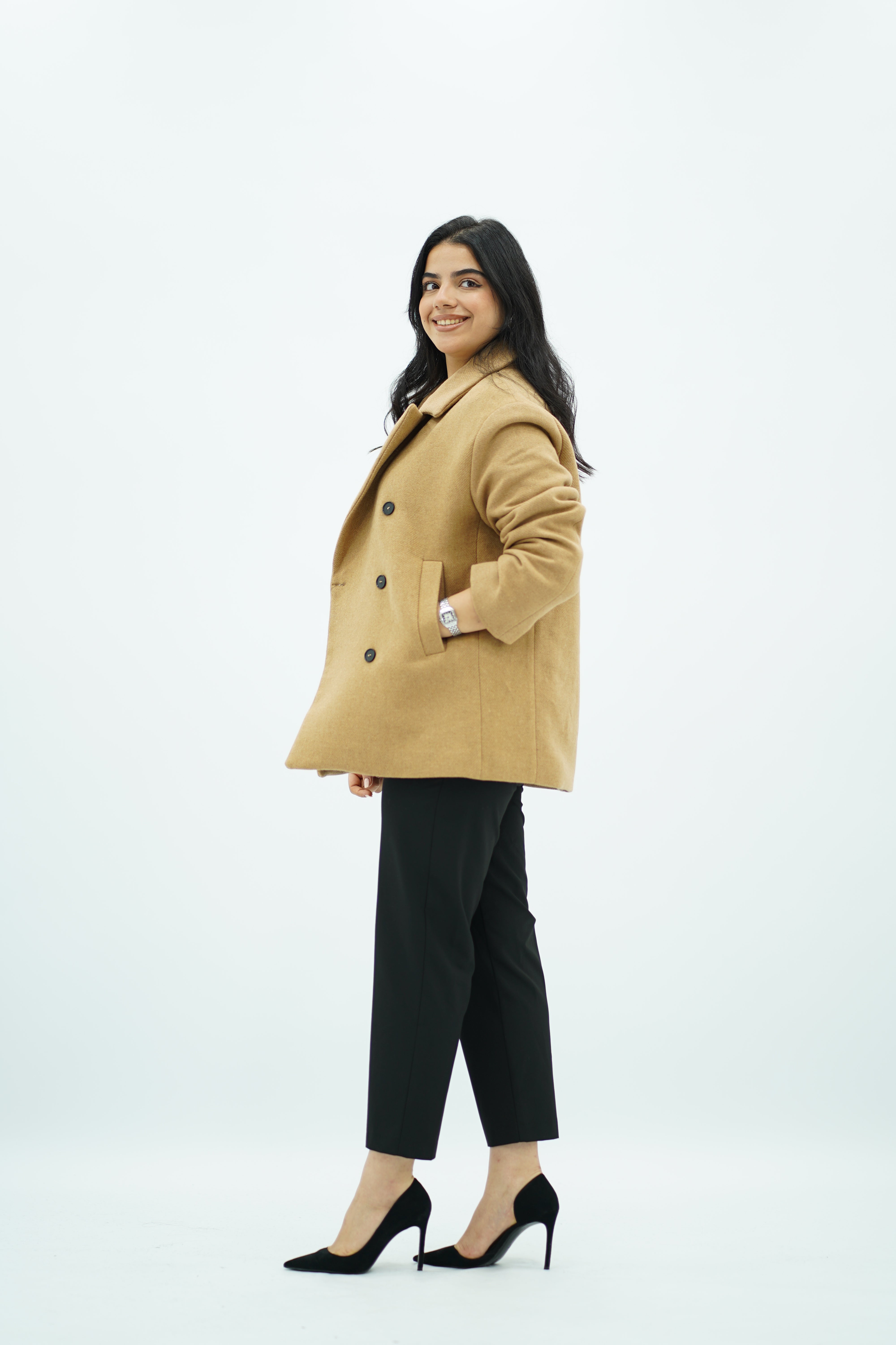 Manteau court camel à double boutonnage