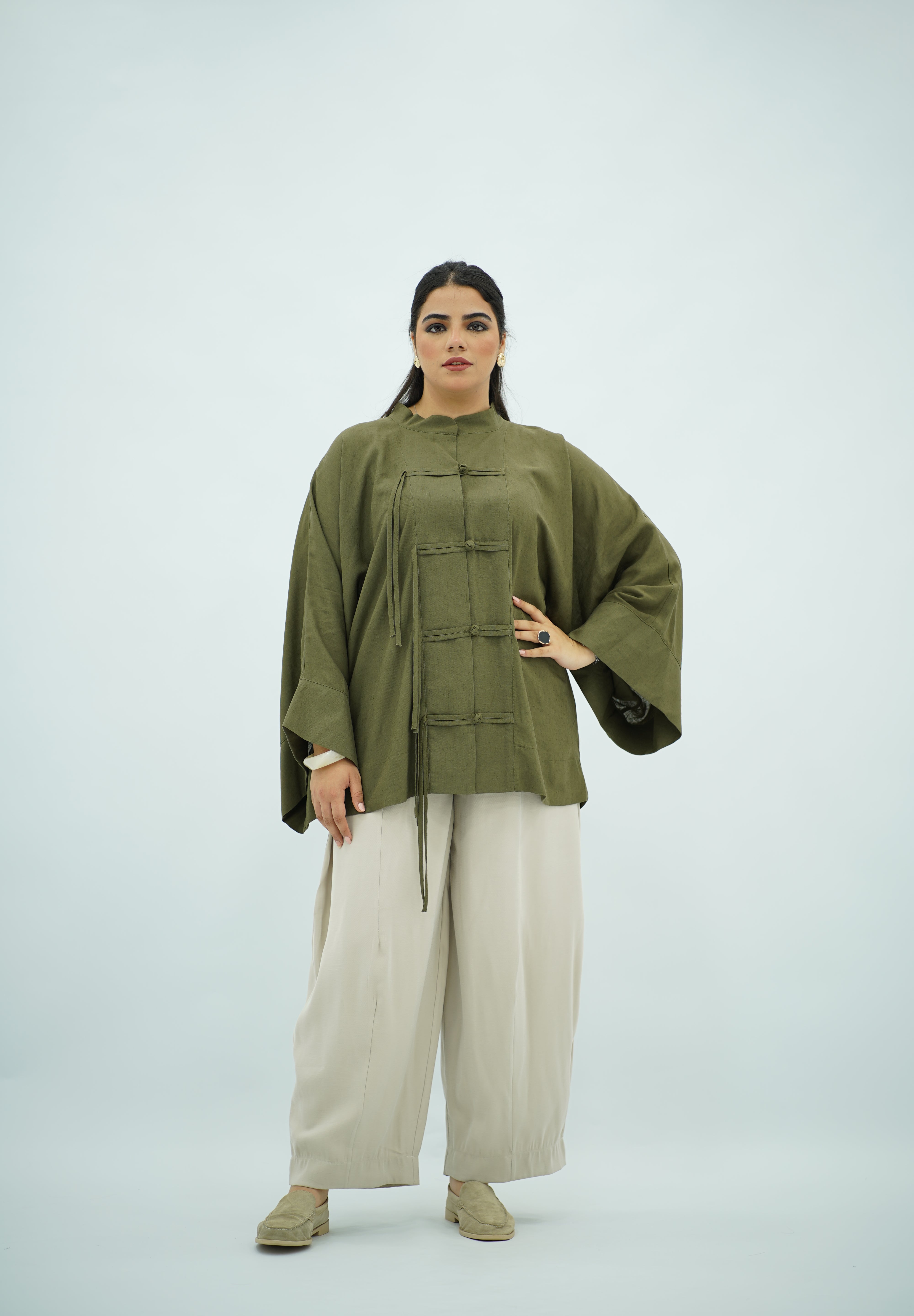 Chemise en Lin Vert Olive à Fermeture Nouée