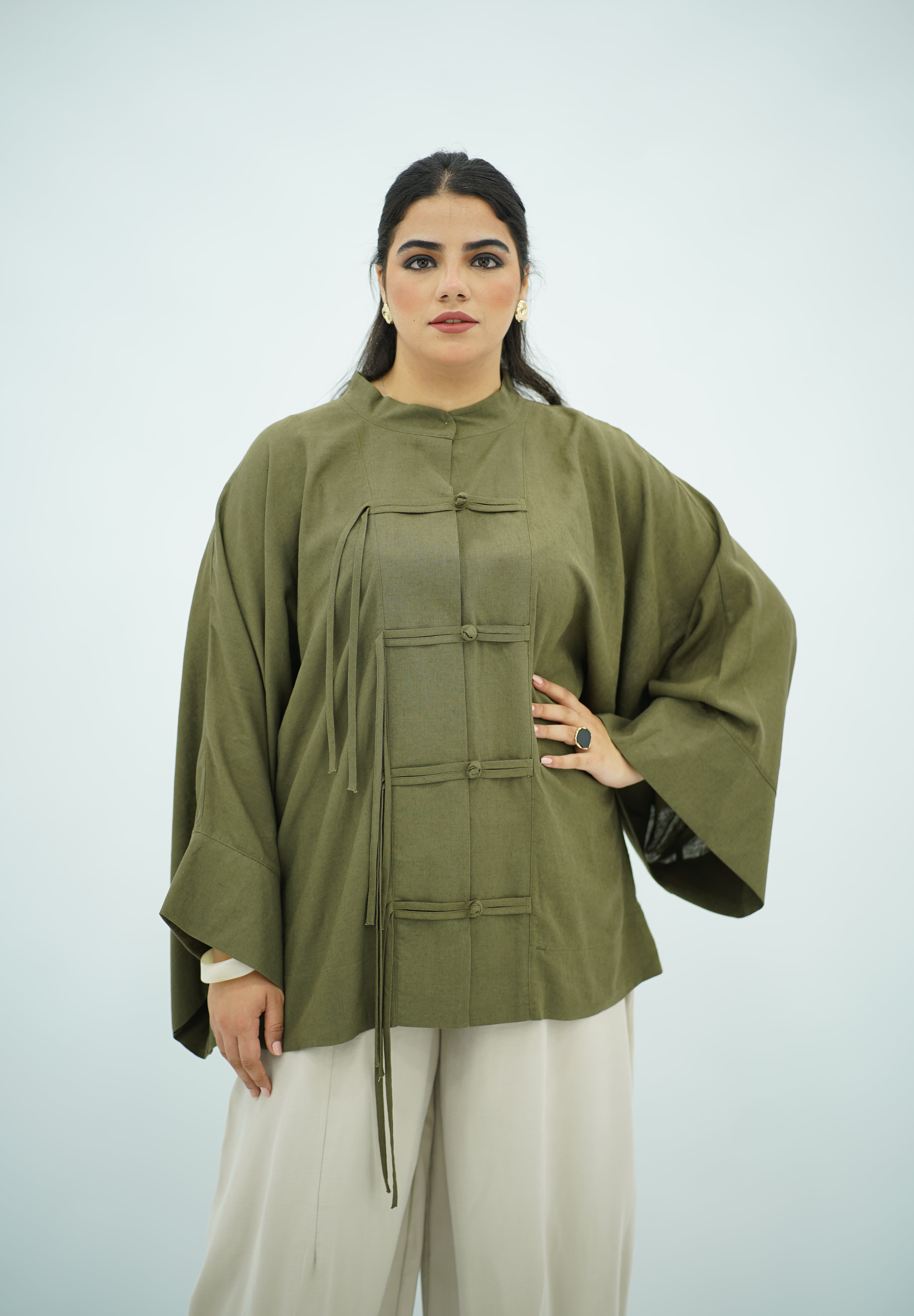 Chemise en Lin Vert Olive à Fermeture Nouée