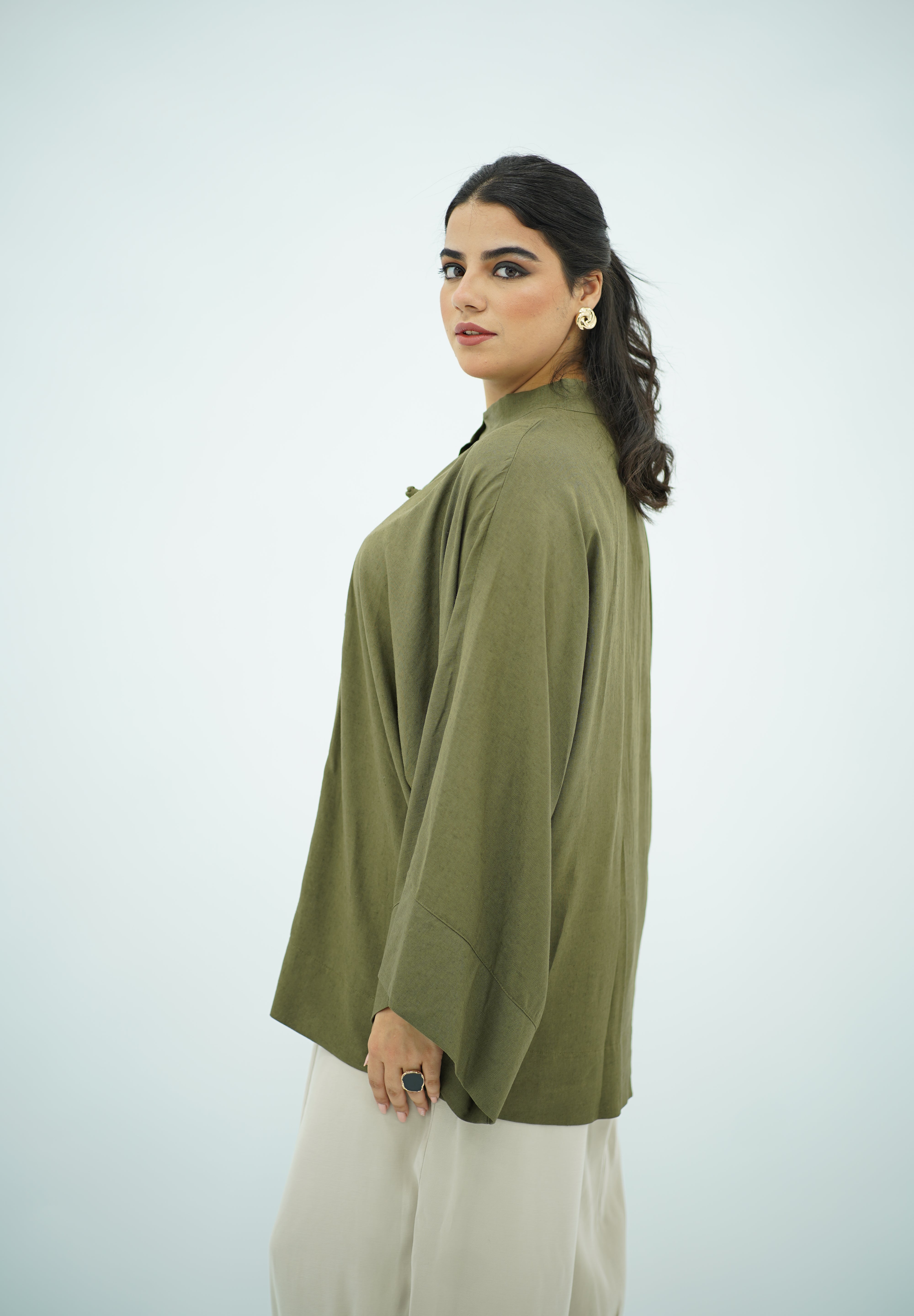 Chemise en Lin Vert Olive à Fermeture Nouée