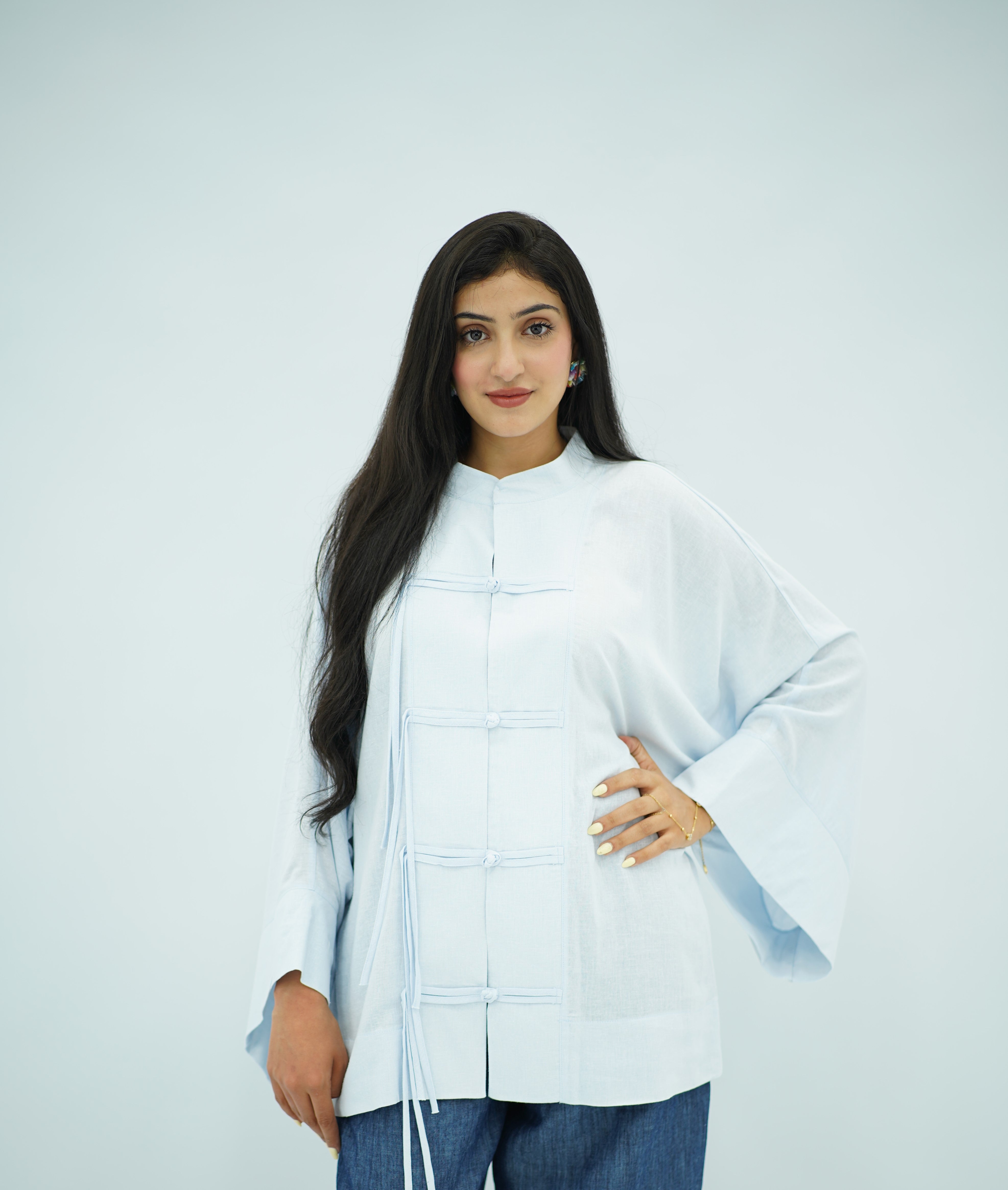 Chemise en Lin Élégante à Nœuds Chinois - Bleu Ciel