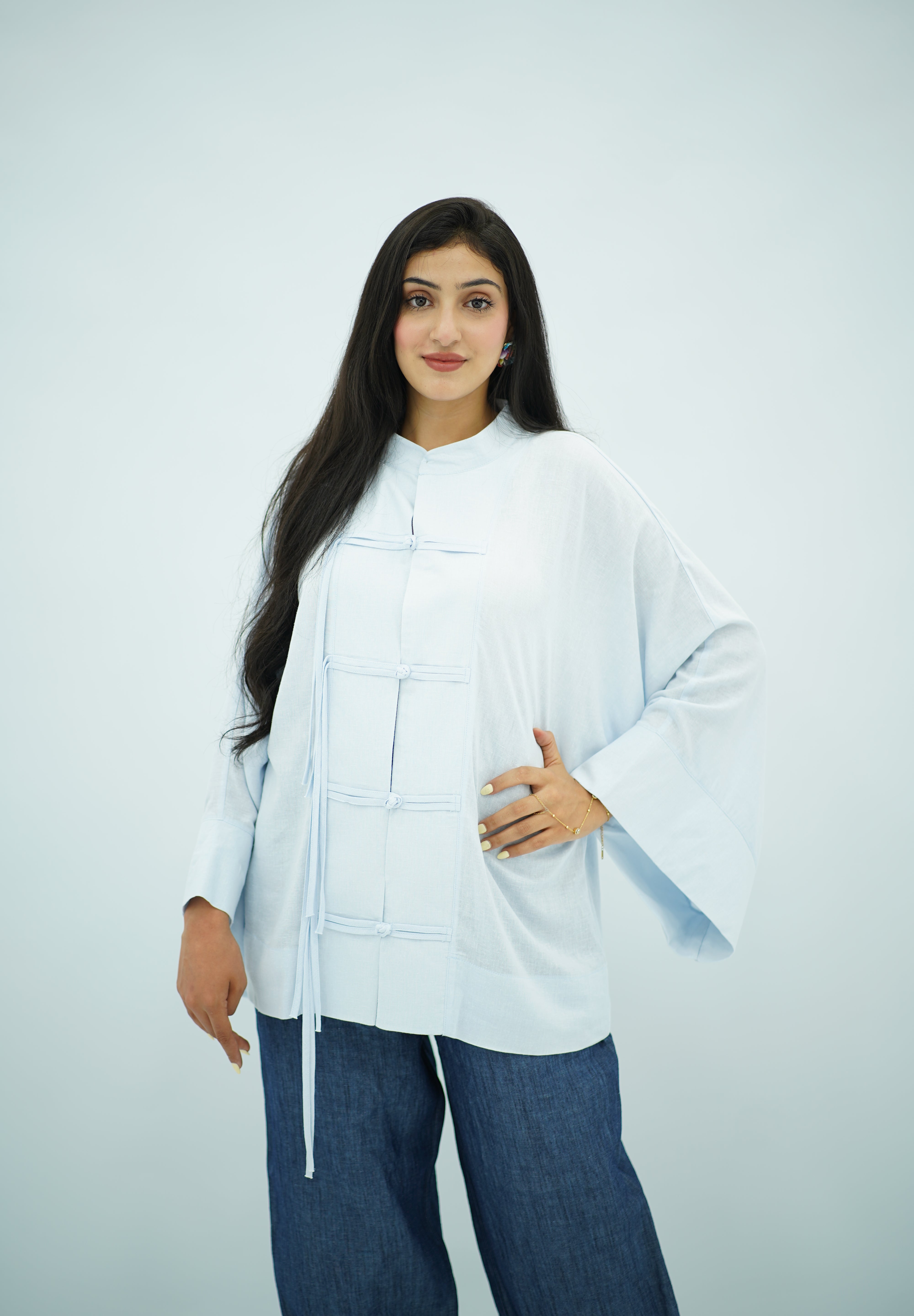 Chemise en Lin Élégante à Nœuds Chinois - Bleu Ciel