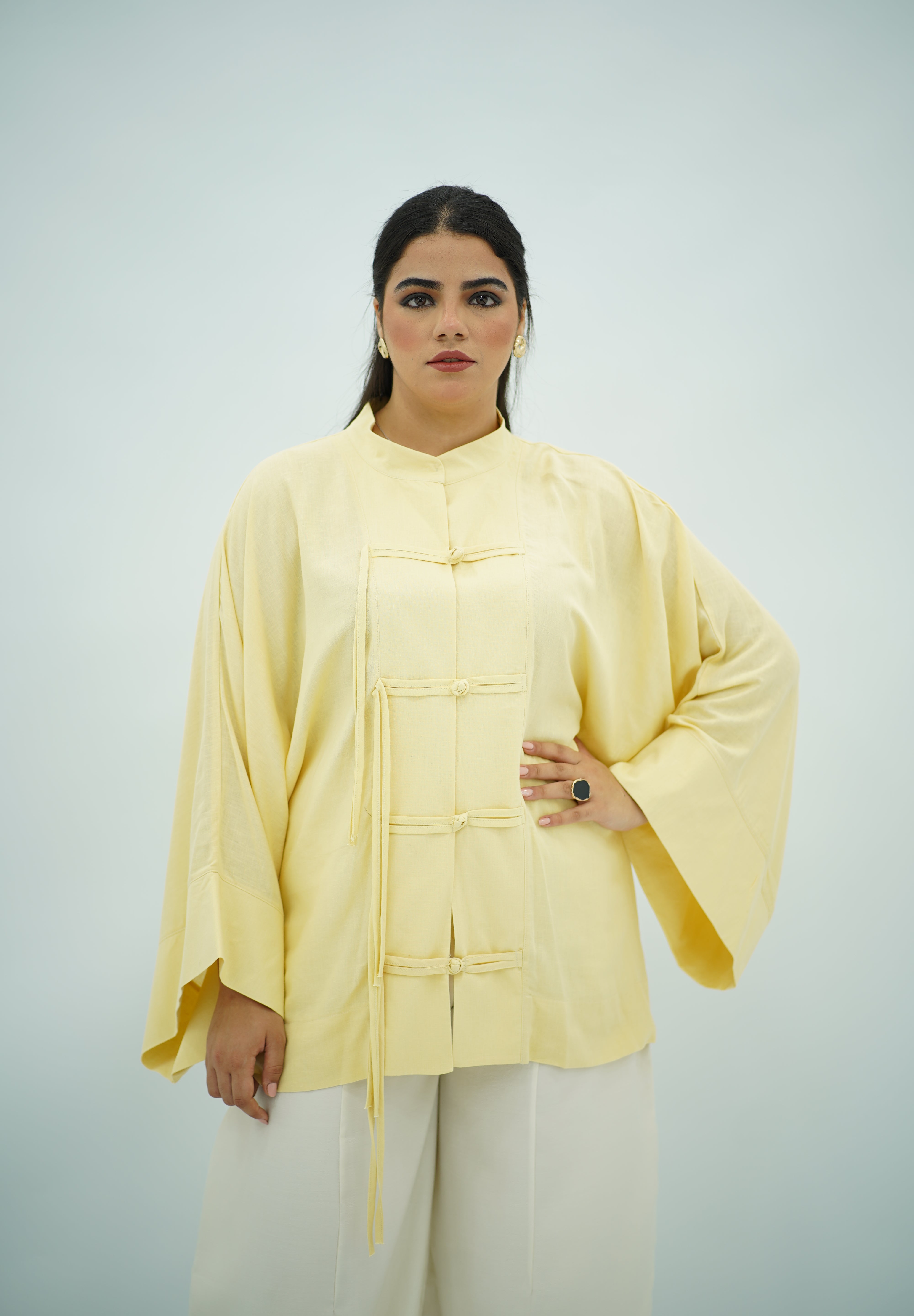 Chemise en Lin Élégante à Nœuds Chinois - Jaune