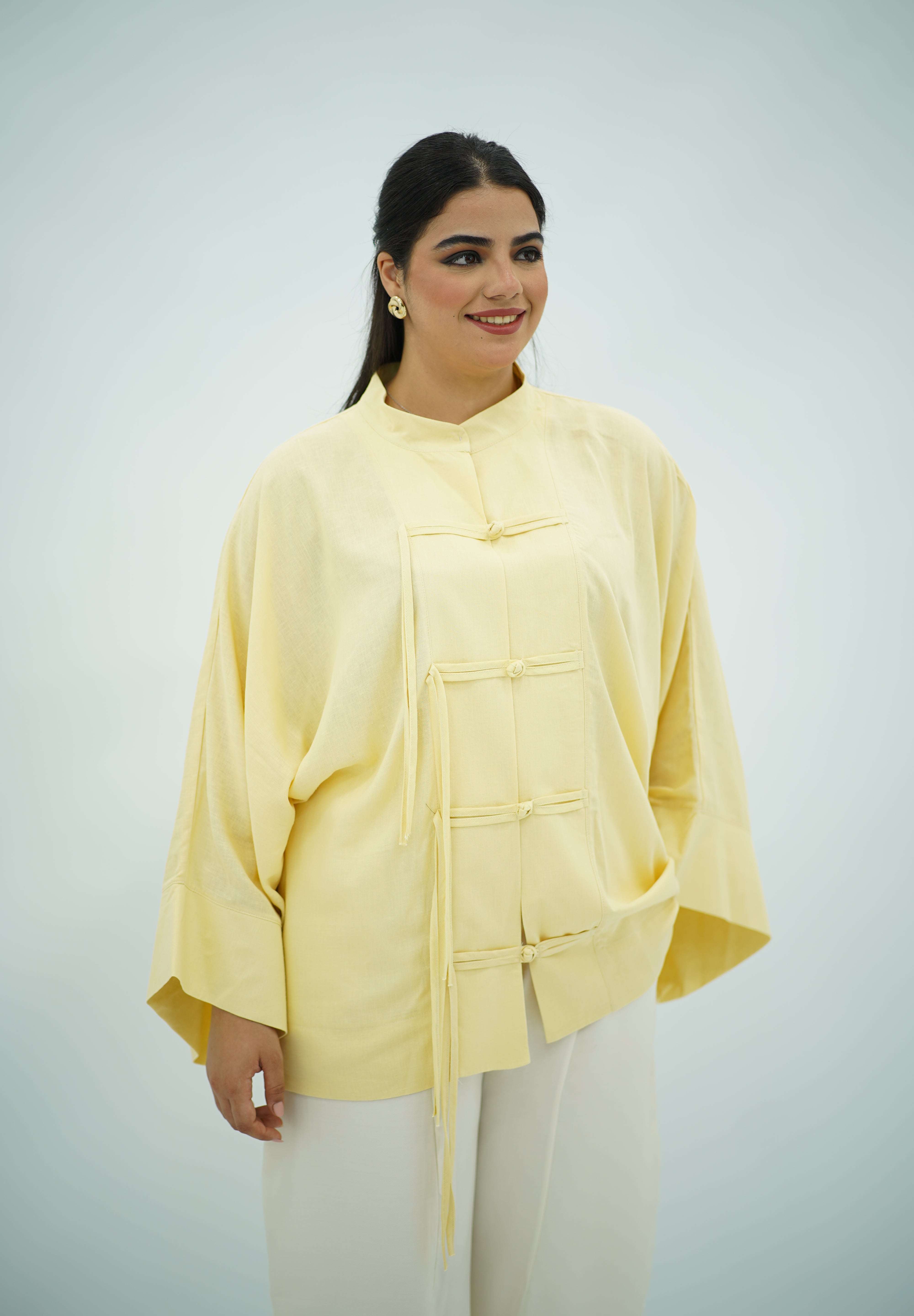 Chemise en Lin Élégante à Nœuds Chinois - Jaune