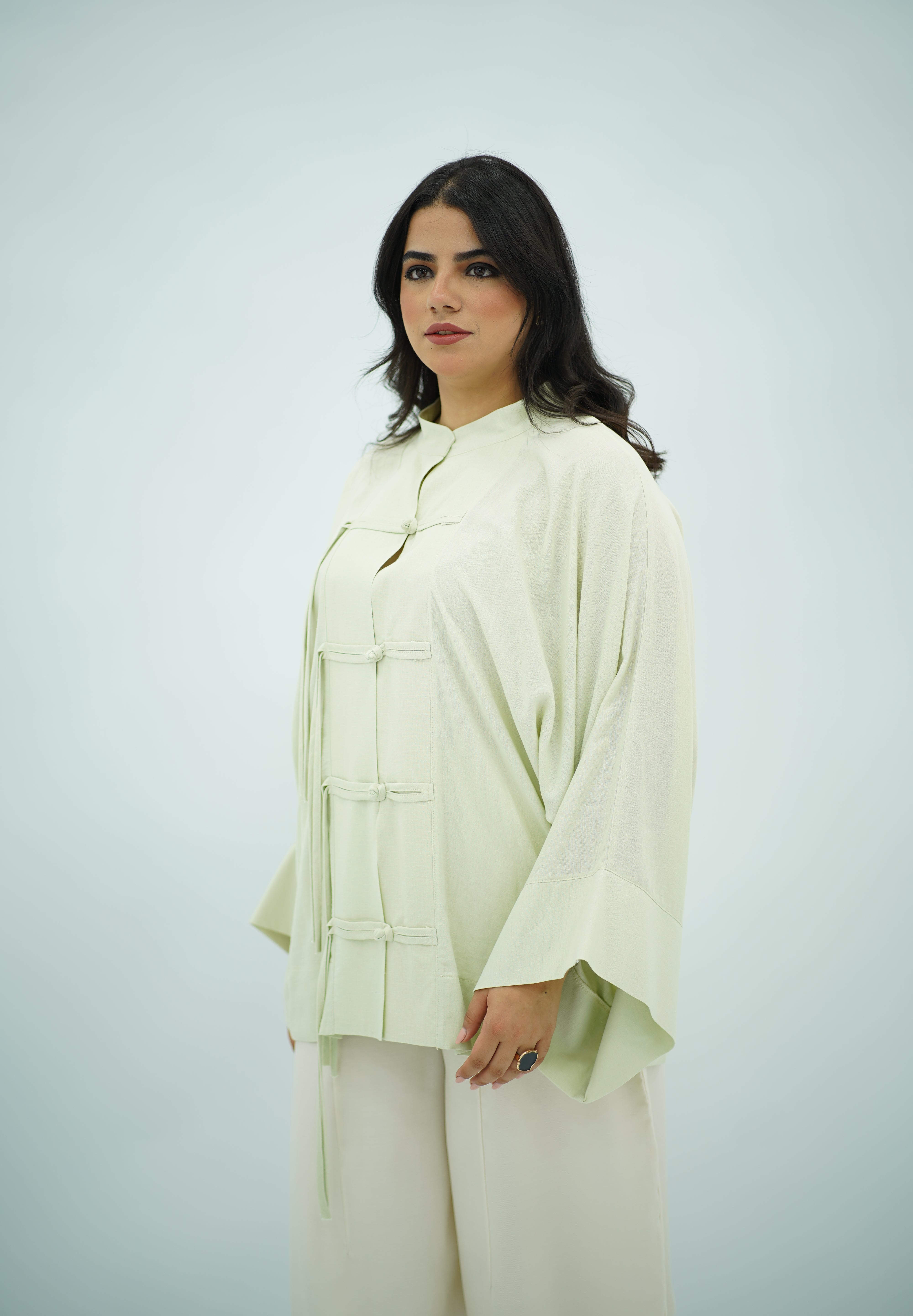Chemise en Lin Élégante à Nœuds Chinois - Vert Amande