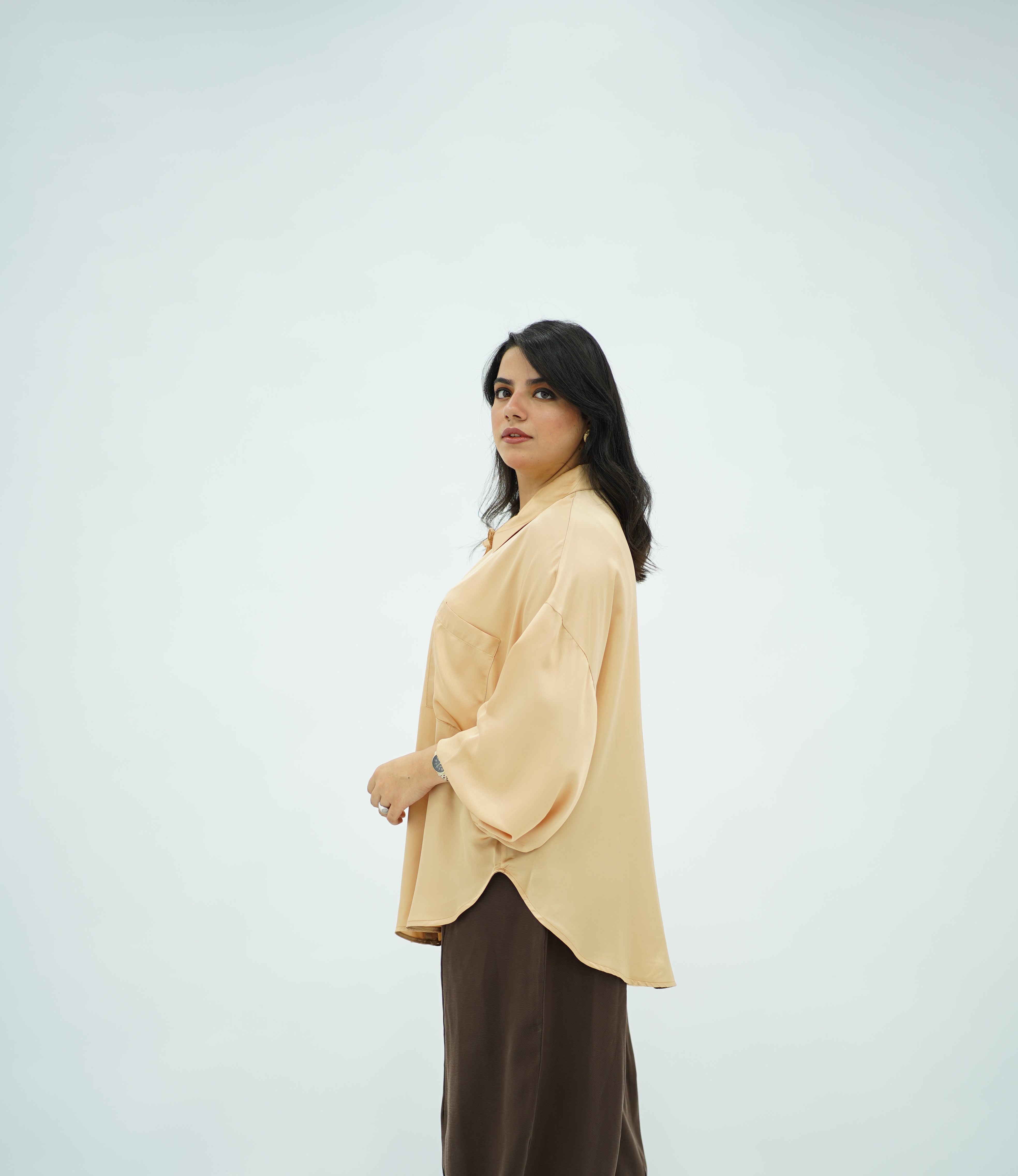Chemise oversize en satin couleur champagne